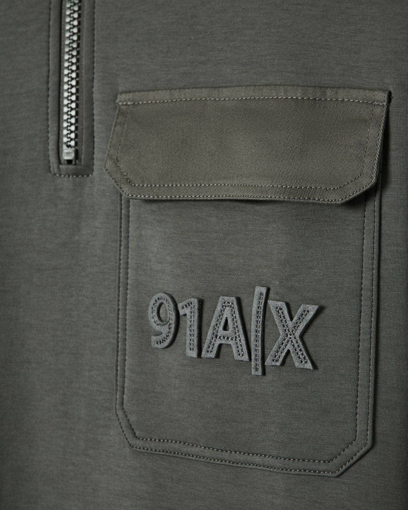 91ロゴ ハーフジップスウェットプルオーバー スライドする 3