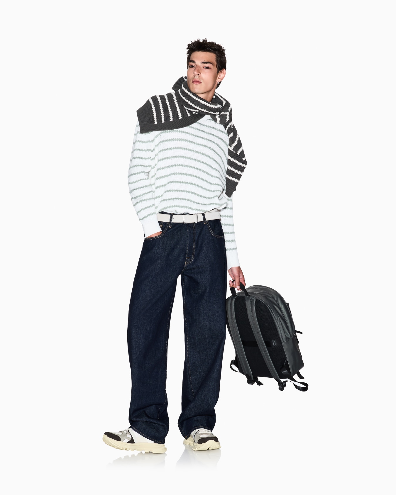 コットン クルーネックニットプルオーバー スライドする 1