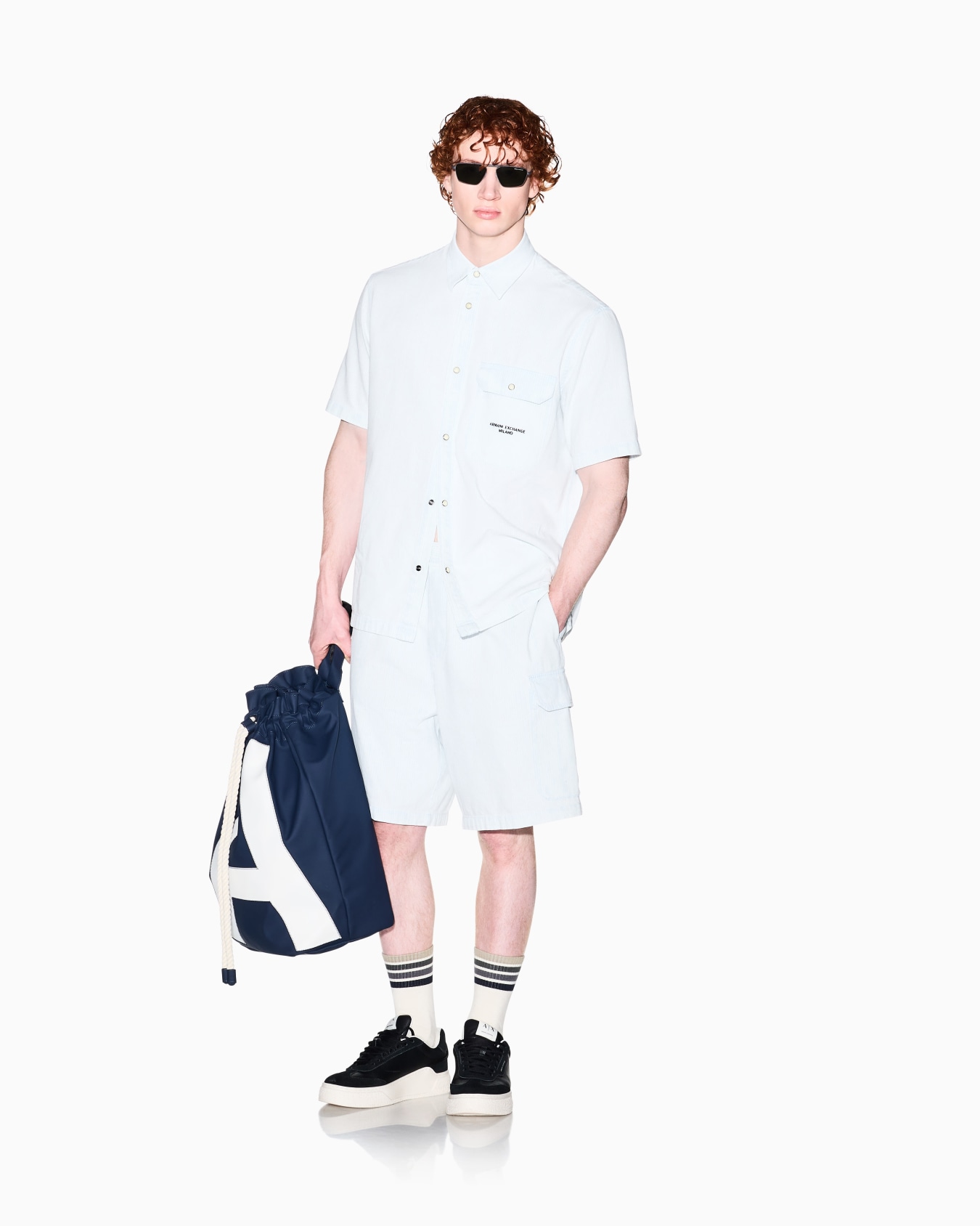 ライトブルーストライプデニム ボクシーフィット 半袖シャツ スライドする 1