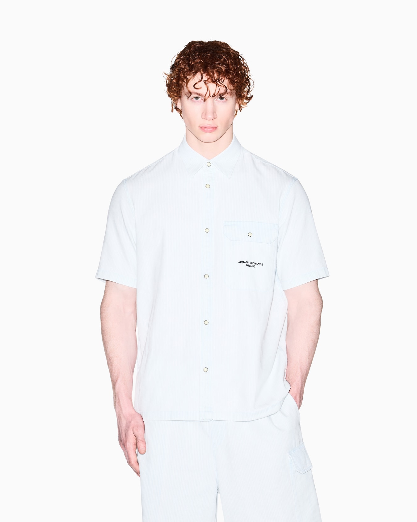 ライトブルーストライプデニム ボクシーフィット 半袖シャツ スライドする 2