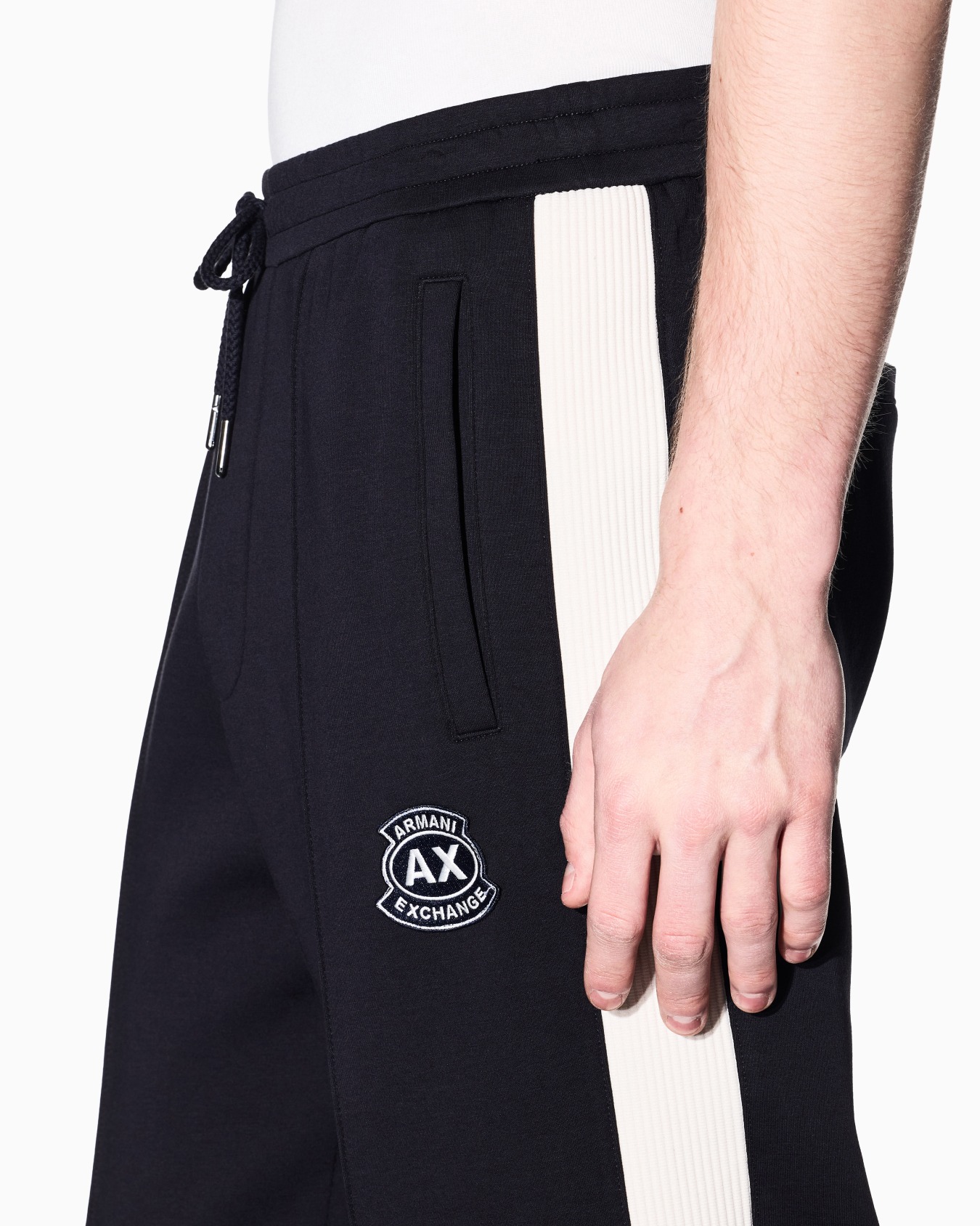 Pantaloni jogger in tessuto bonded Slide 4