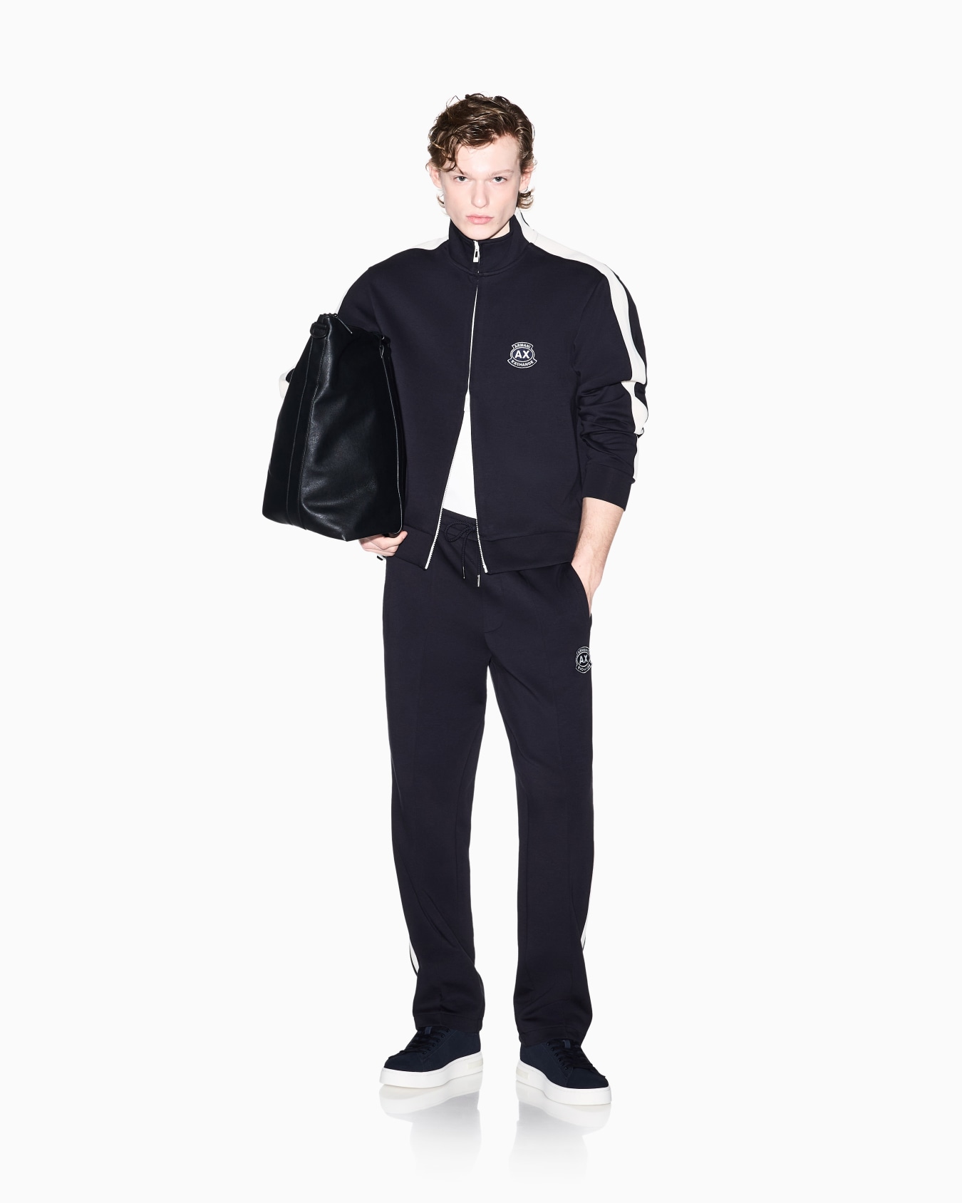 Pantaloni jogger in tessuto bonded Slide 1