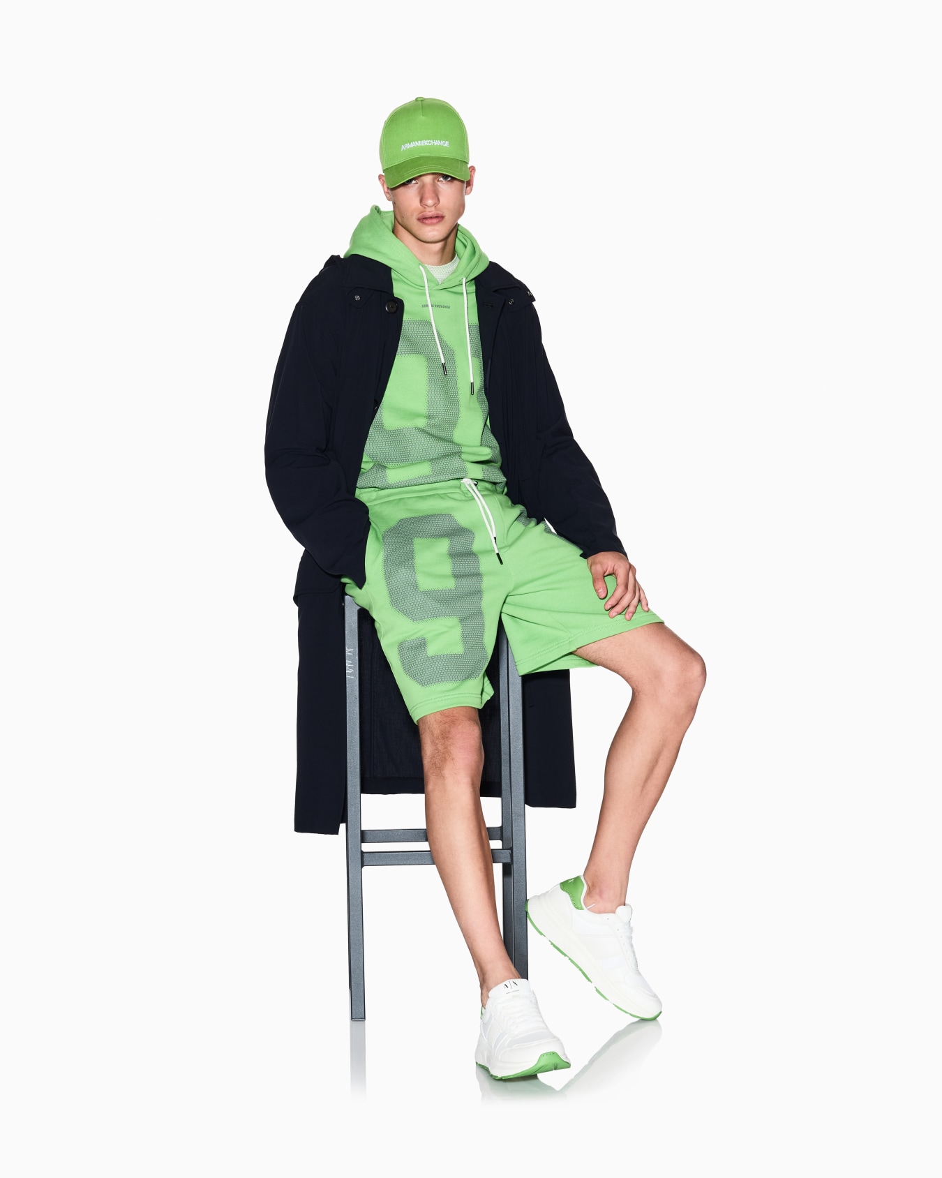 91ロゴ フーデッドスウェットプルオーバー スライドする 1