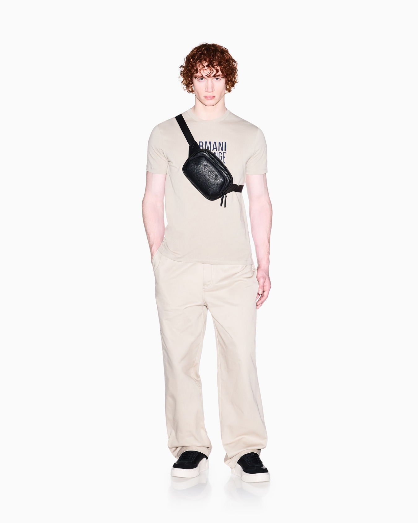 カレッジフォント ロゴ スリムフィット 半袖クルーネックTシャツ スライドする 1