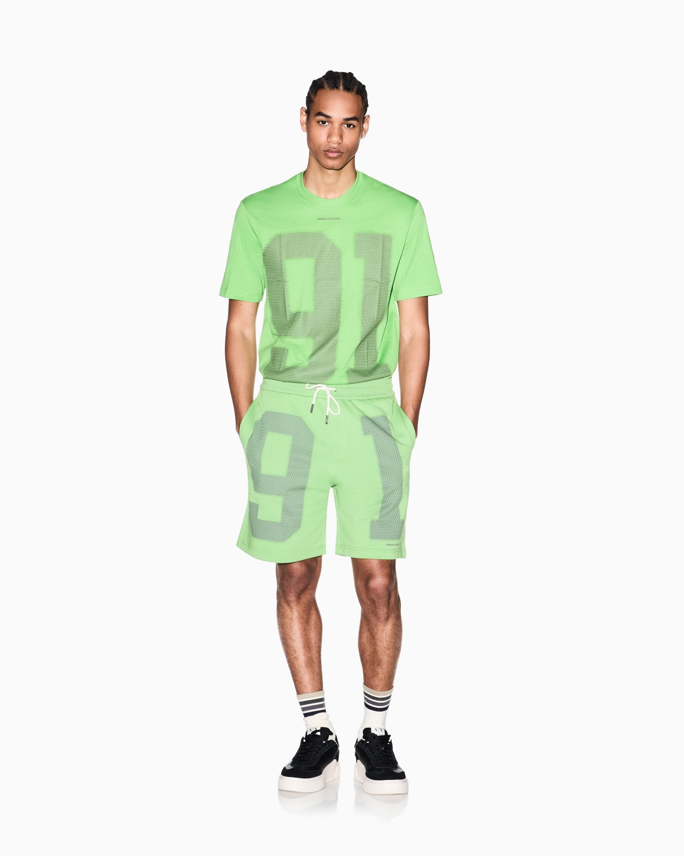 91ロゴ レギュラープラスフィット 半袖クルーネックTシャツ スライドする 1