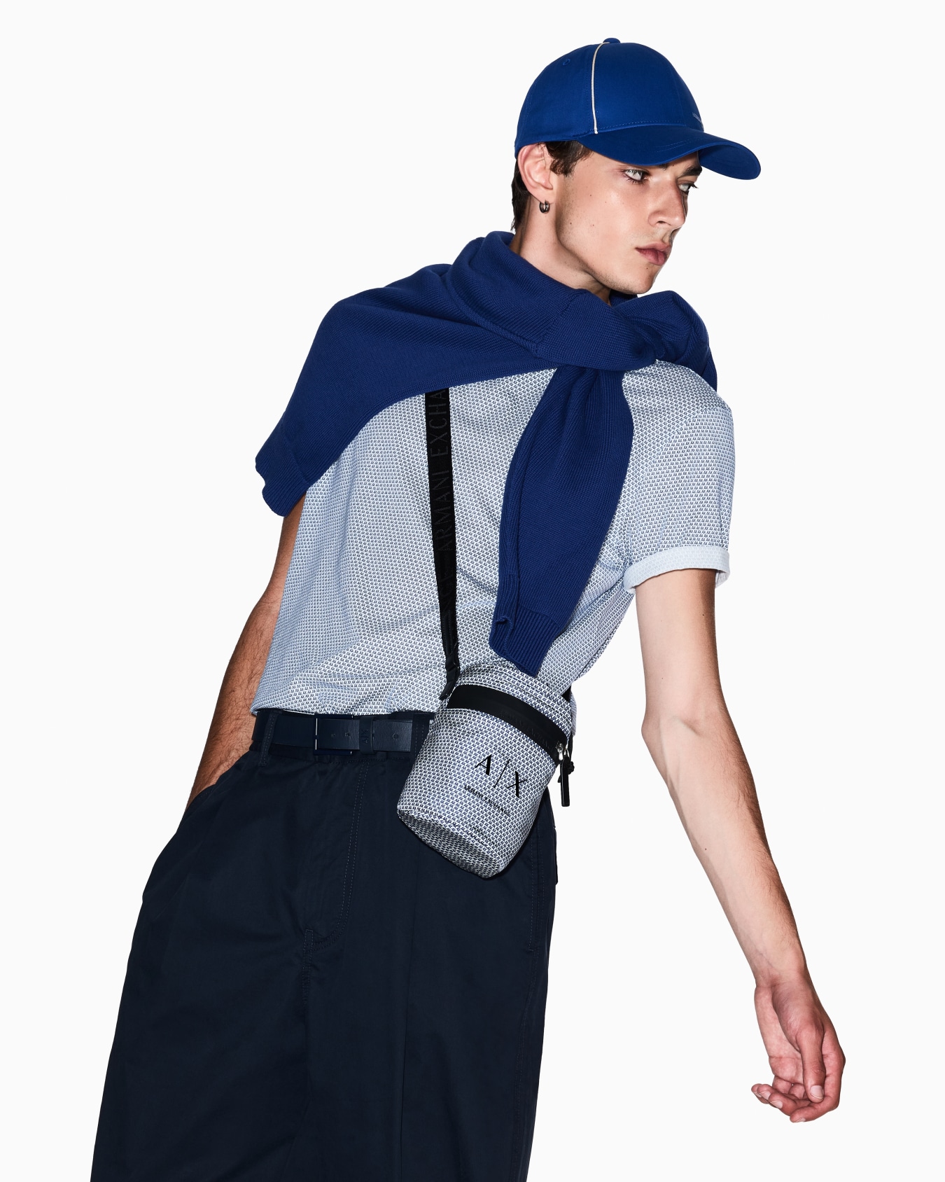 オールオーバーマイクロロゴ 半袖クルーネックTシャツ スライドする 2