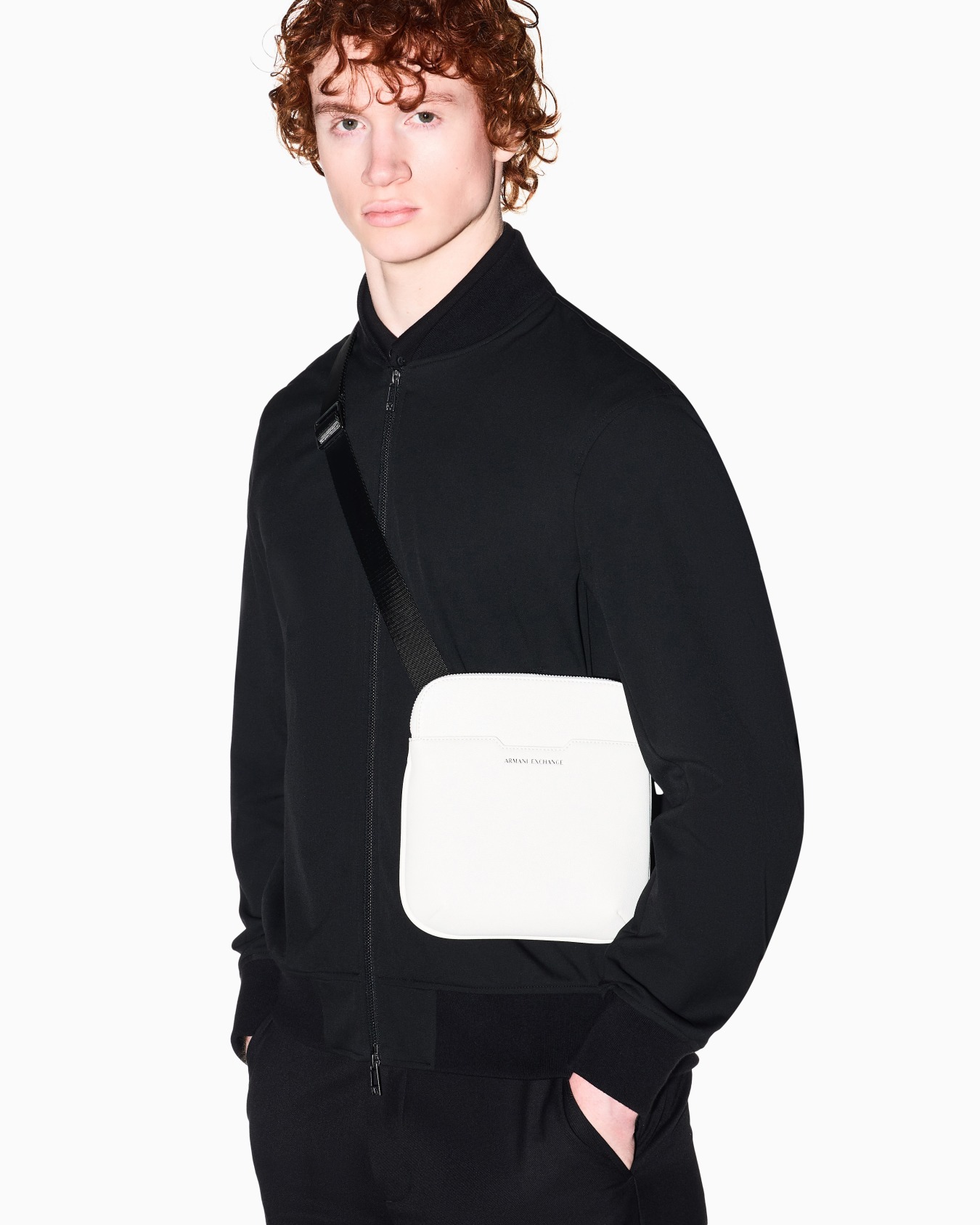 AXロゴフラットショルダーバッグ スライドする 5