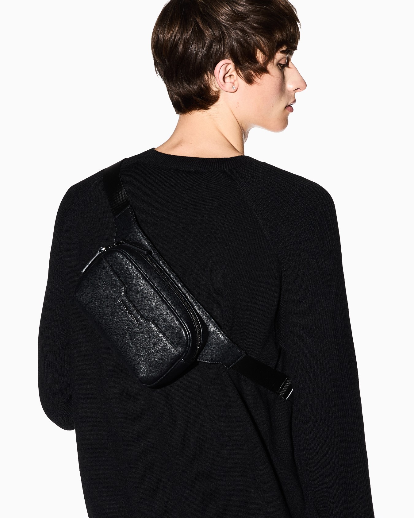 AXロゴ ウエストバッグ スライドする 5