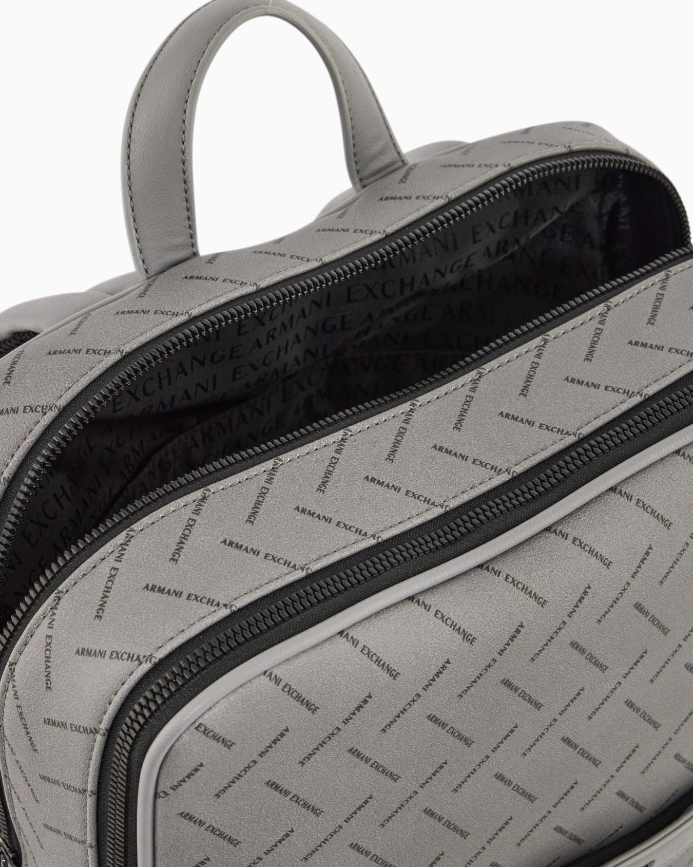 オールオーバーロゴ スクエア バックパック スライドする 3