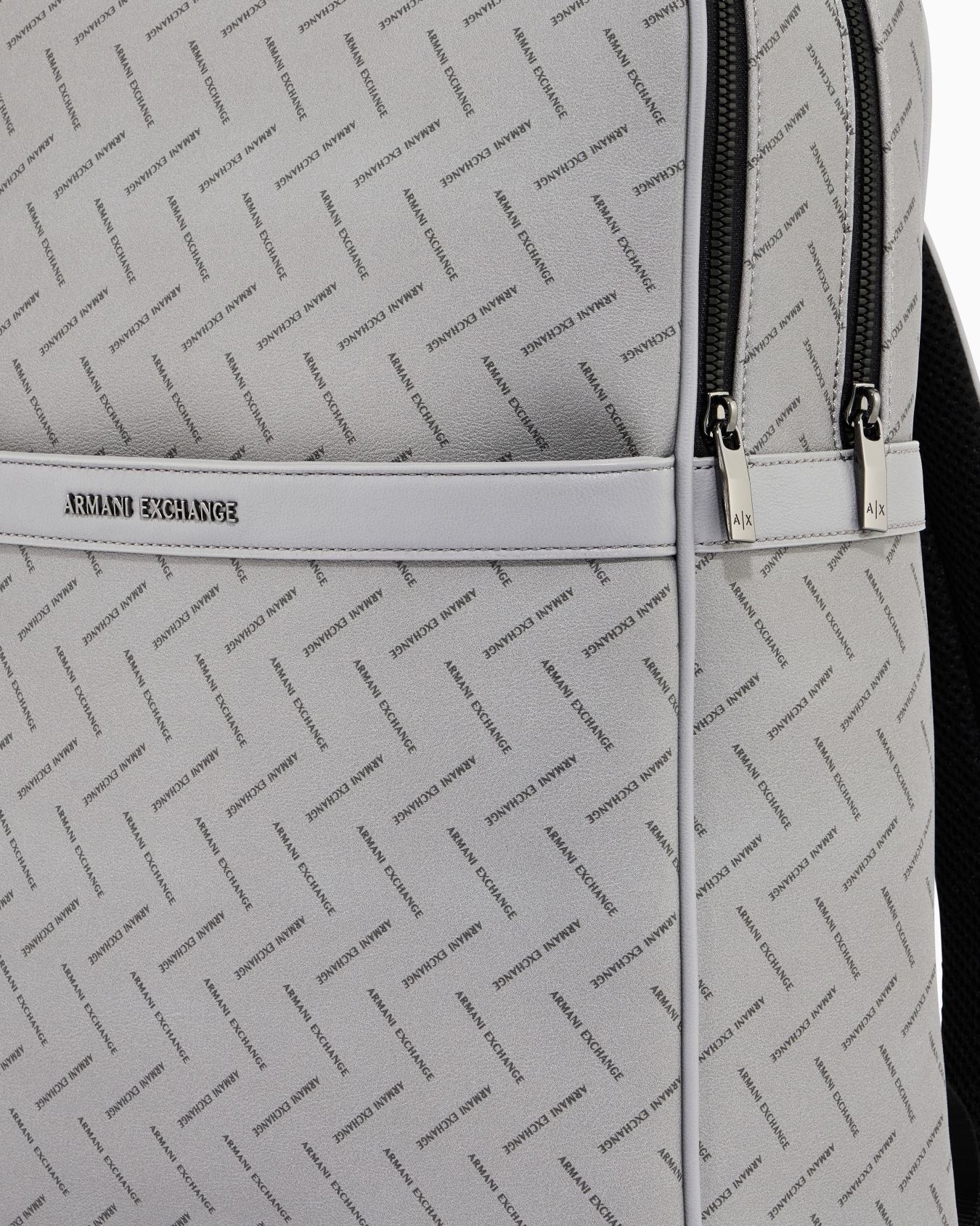 オールオーバーロゴ スクエア バックパック スライドする 4