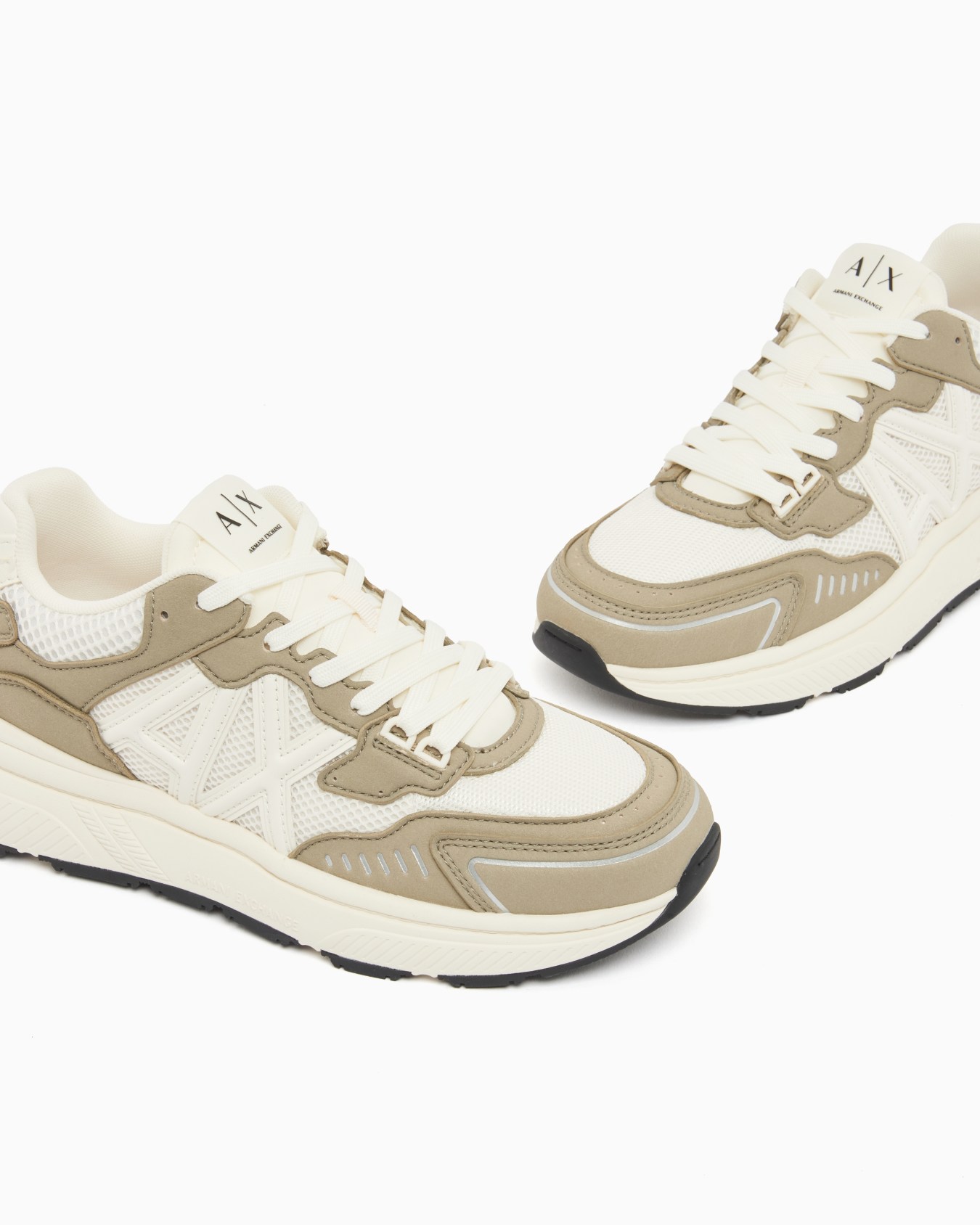 Minimalist sneakers in woven technical fabric Slide 4