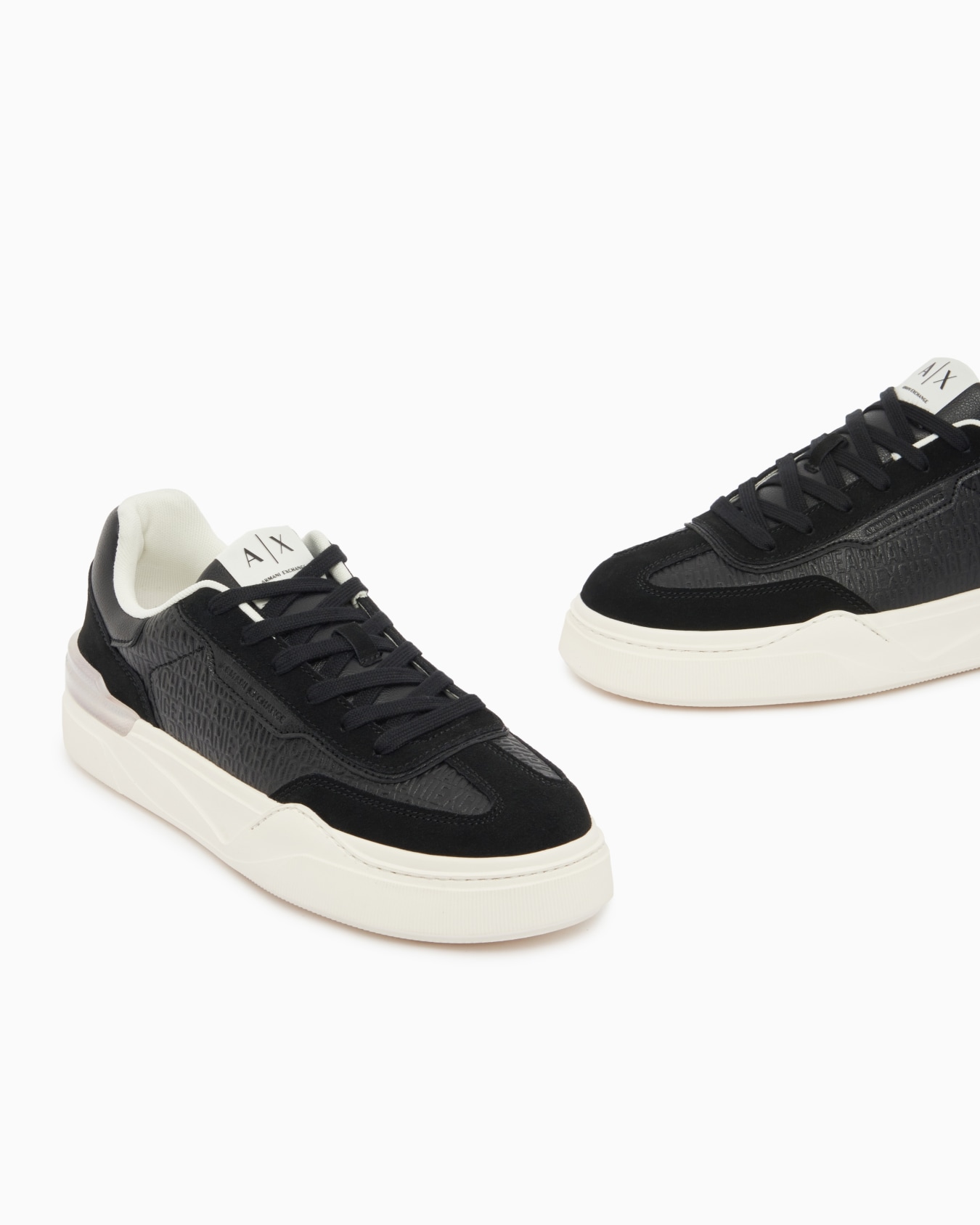 Sneakers with suede inserts Slide 4