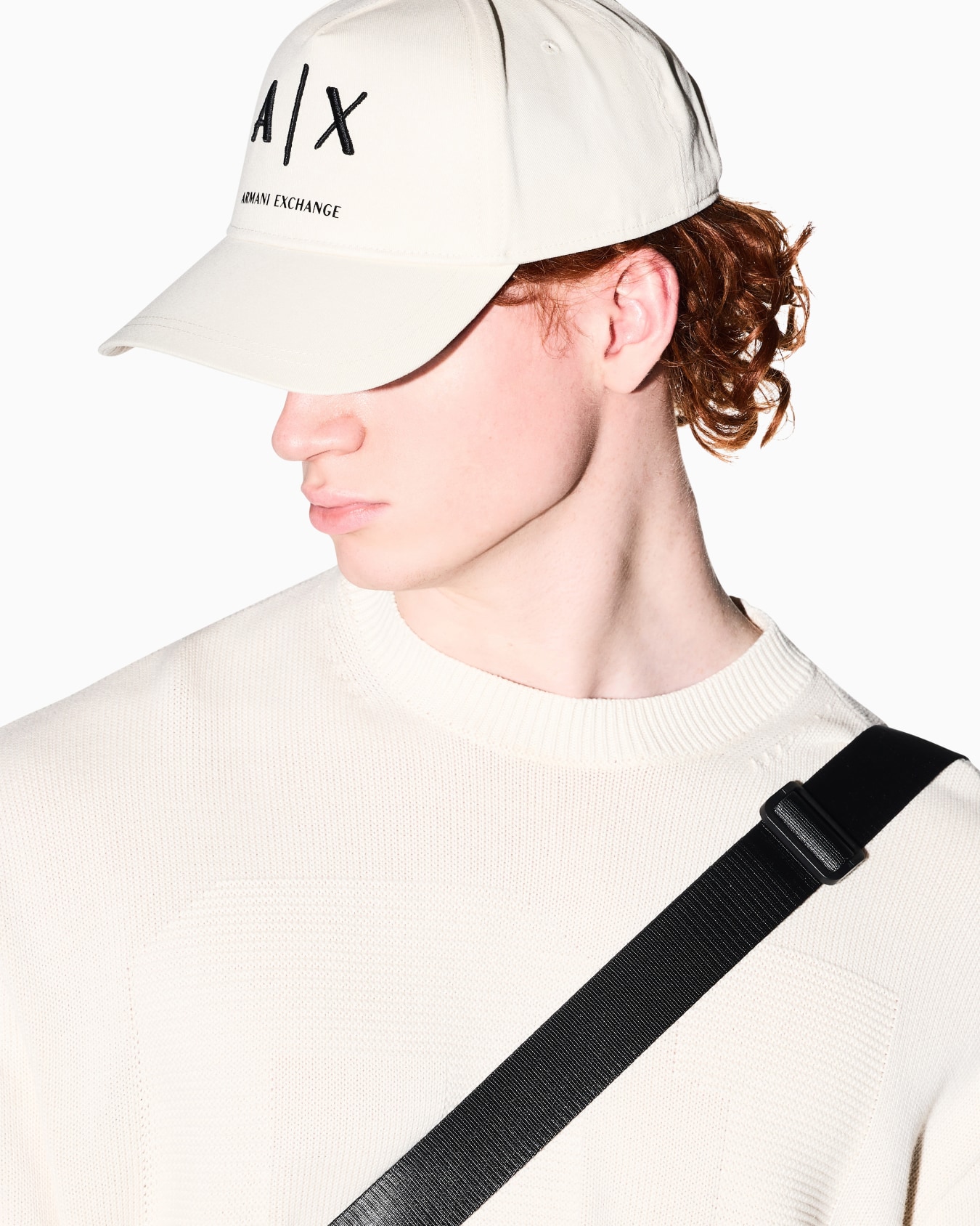 Cappello con visiera e logo Slide 2