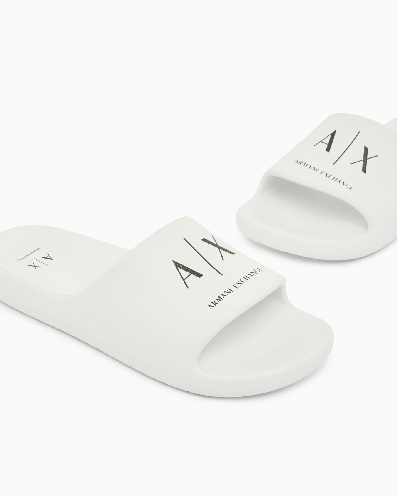 Slides in technical fabric Slide 4