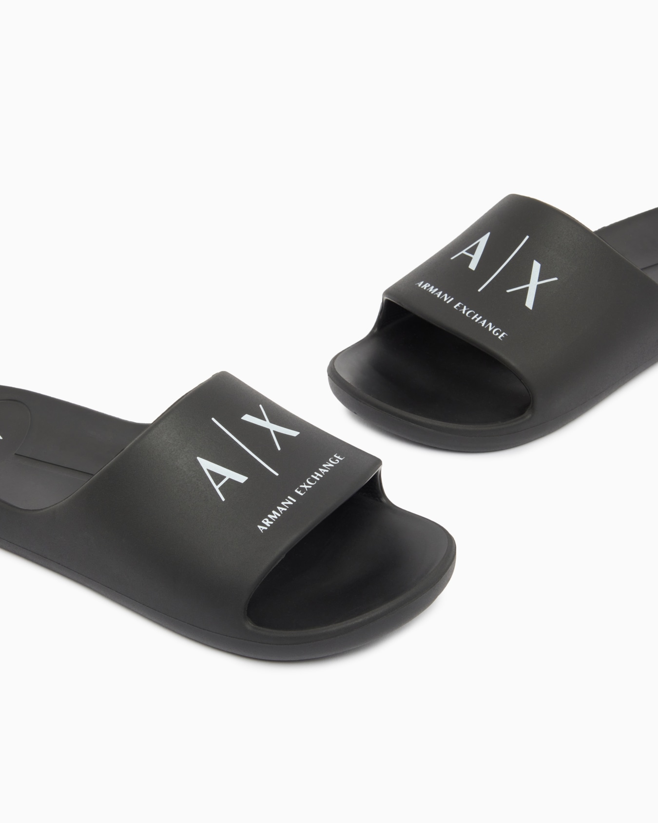 Slides in technical fabric Slide 4