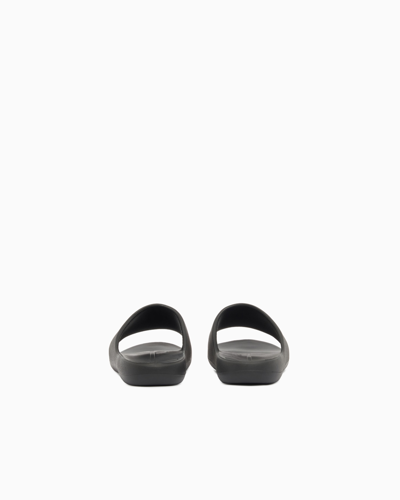 Slides in technical fabric Slide 3