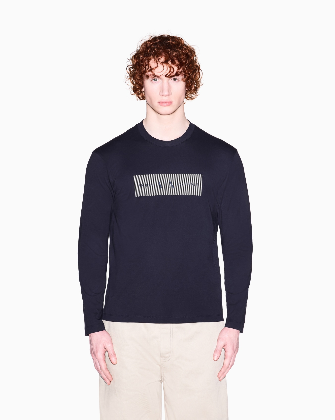 グラフィックロゴ レギュラープラスフィット 長袖クルーネックTシャツ スライドする 3