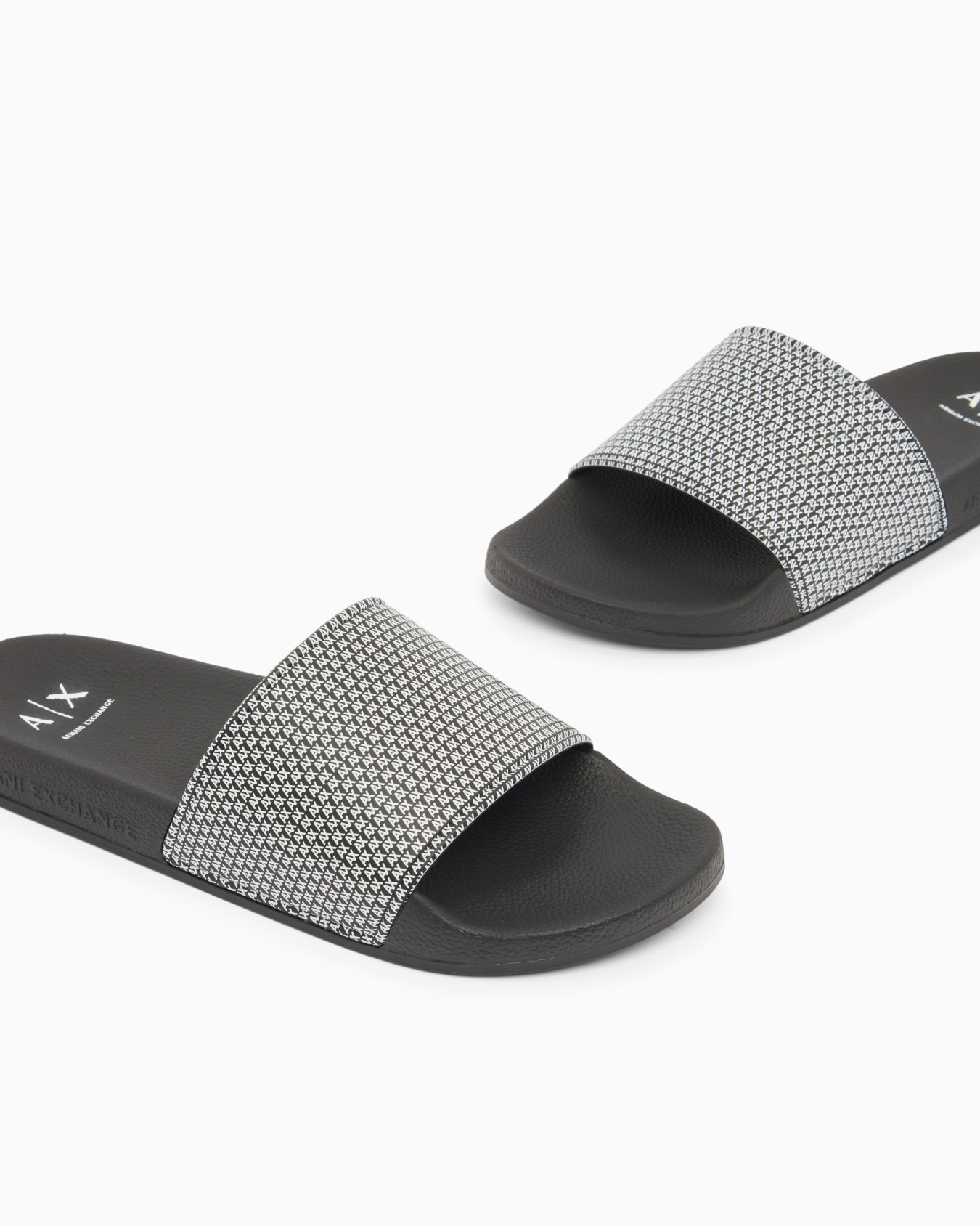 オールオーバーマイクロロゴ シャワーサンダル スライドする 4