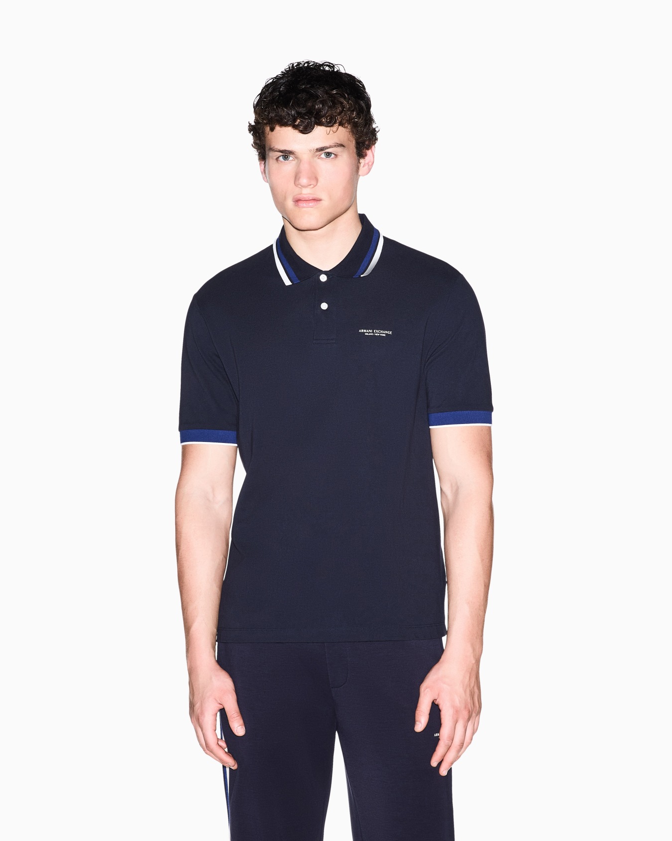 Polo de punto piqué con ribete a rayas y logotipo bordado Diapositiva 3