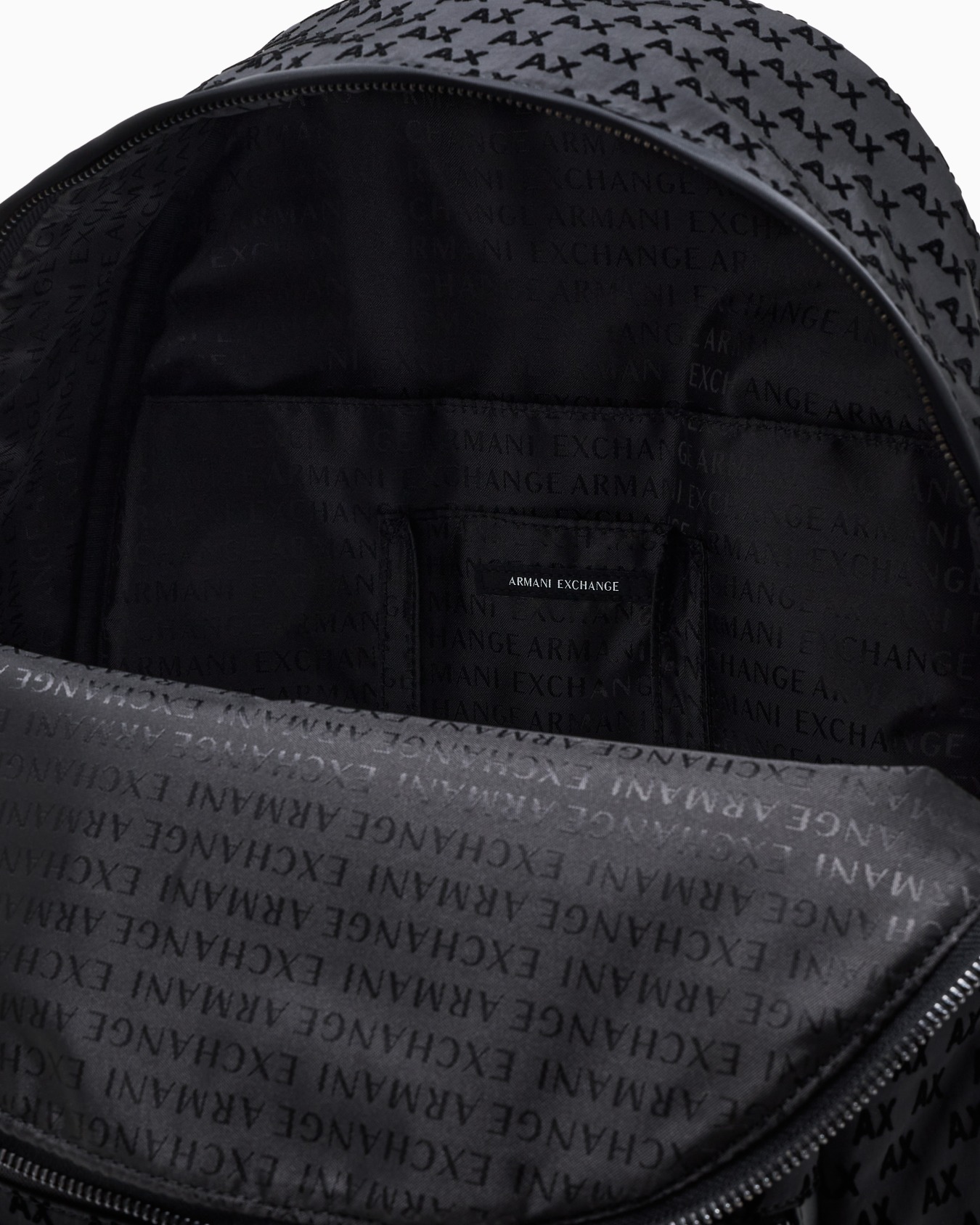 Mochila con monograma integral y bolsillo con cremallera Diapositiva 3