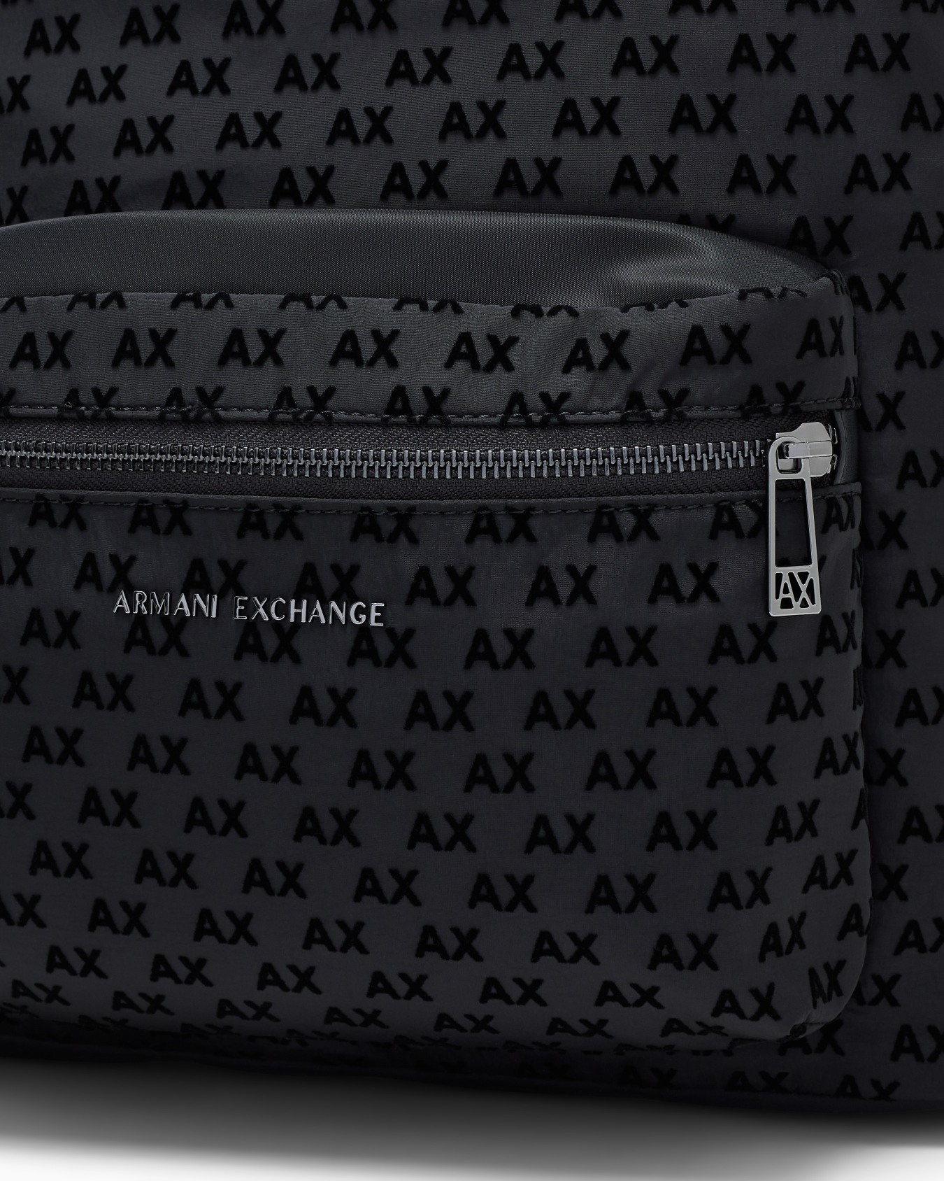 Mochila con monograma integral y bolsillo con cremallera Diapositiva 4