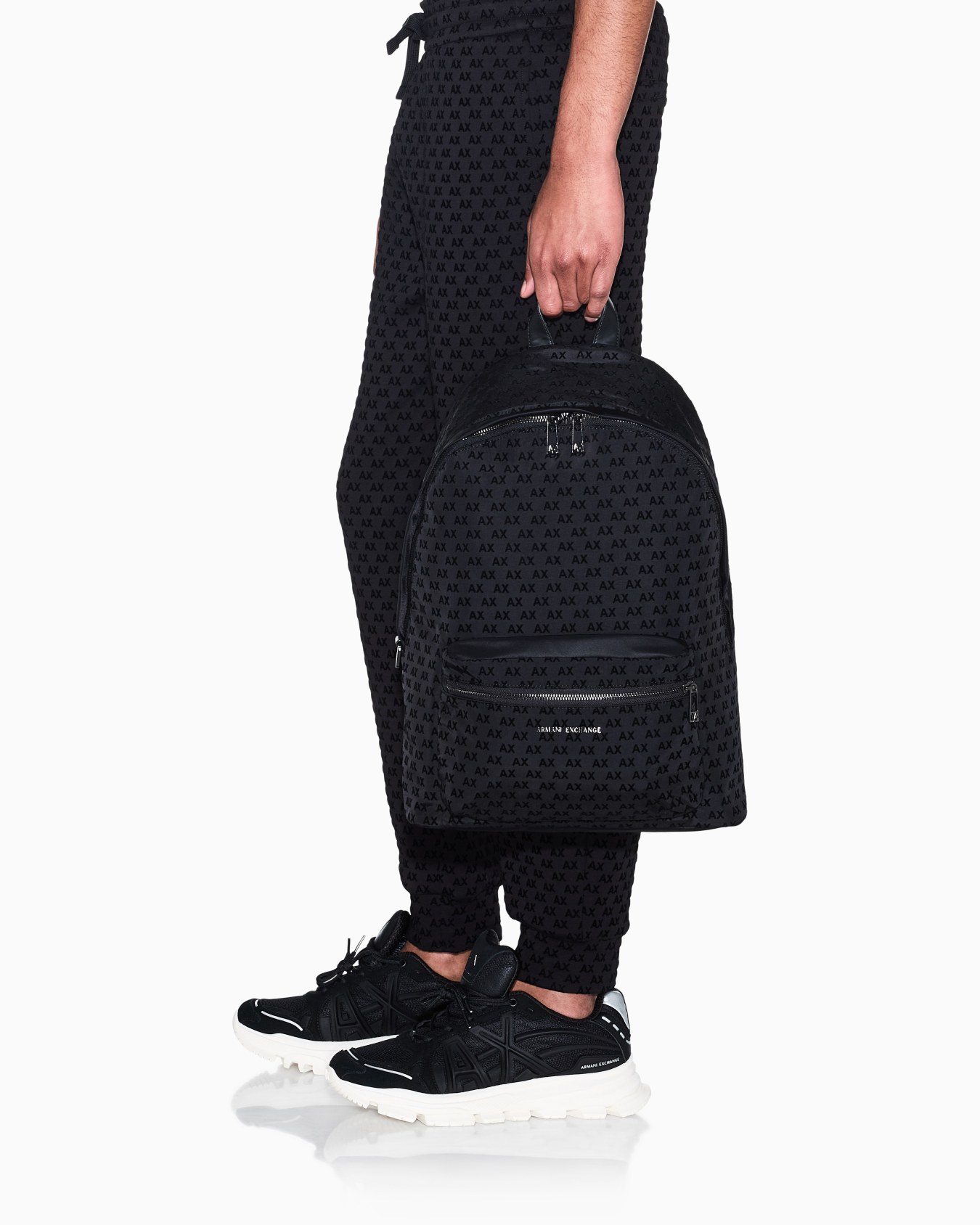 Mochila con monograma integral y bolsillo con cremallera Diapositiva 6