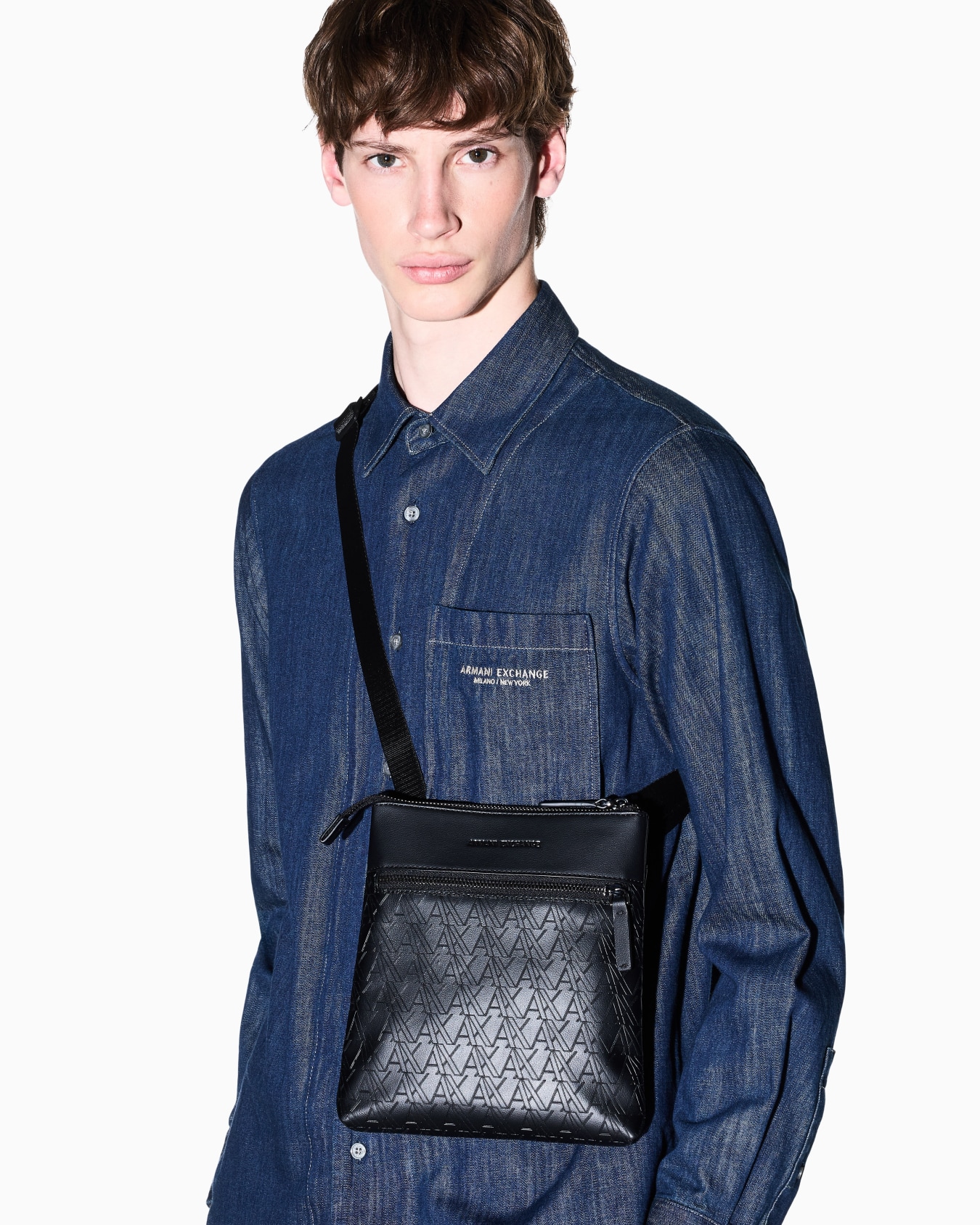 Flat crossbody messenger bag Slide 5