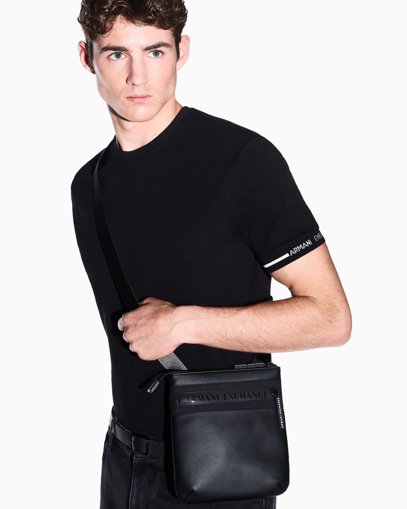 Flat crossbody messenger bag Slide 5