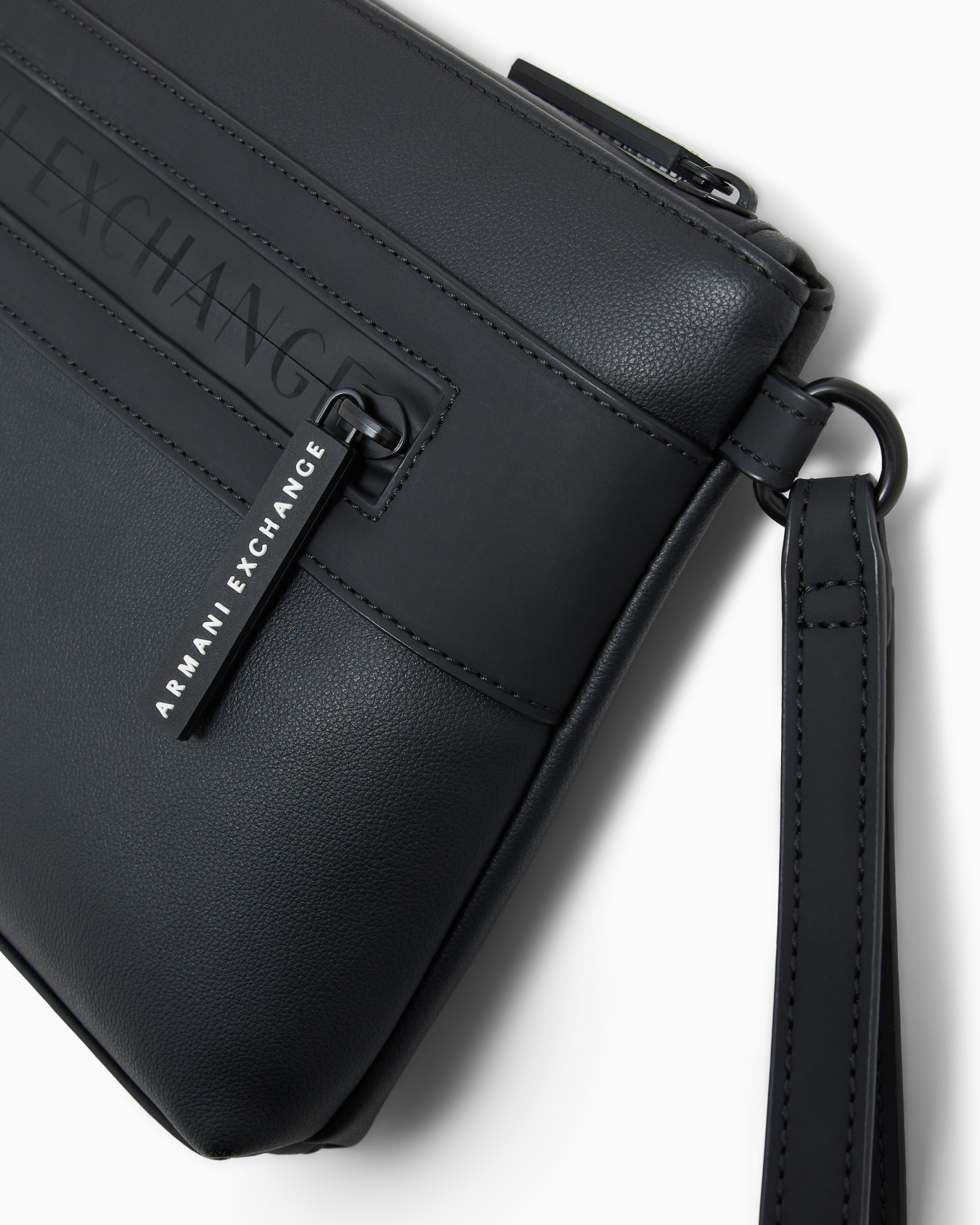 Wristlet case in coated fabric Slide 4