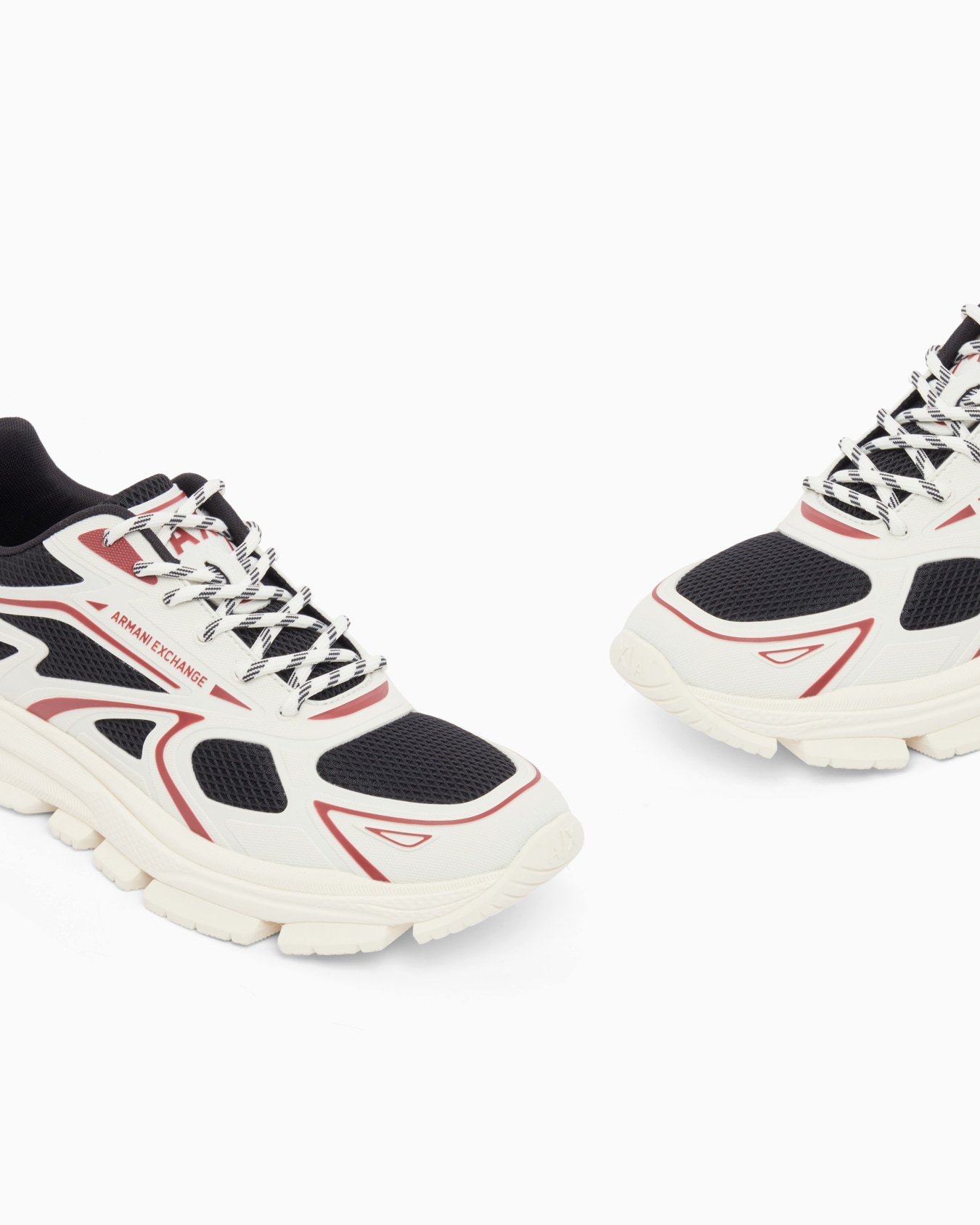 Sneakers in mesh with metallic details  Slide 4