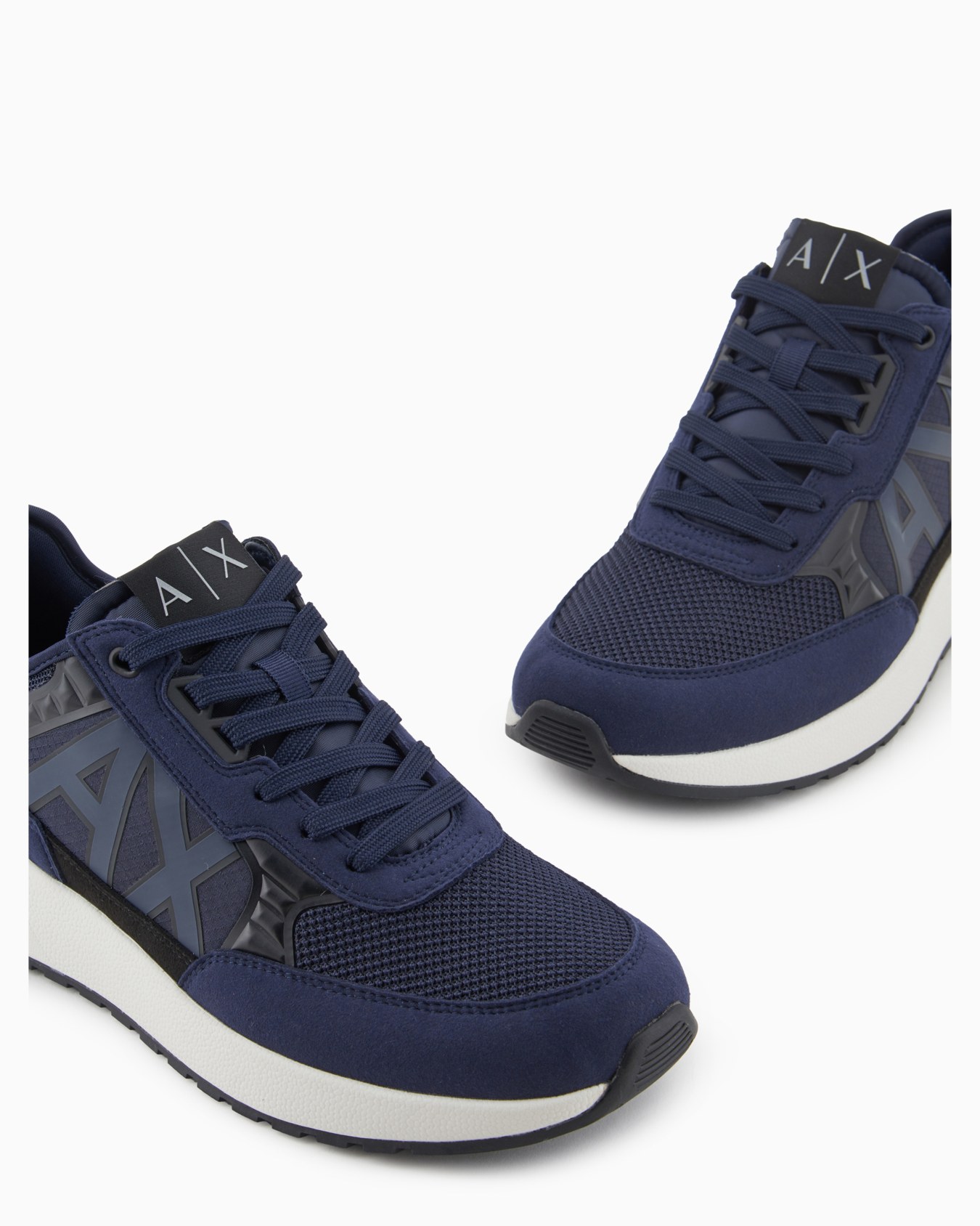 Zapatillas con suela alta y logo Diapositiva 4