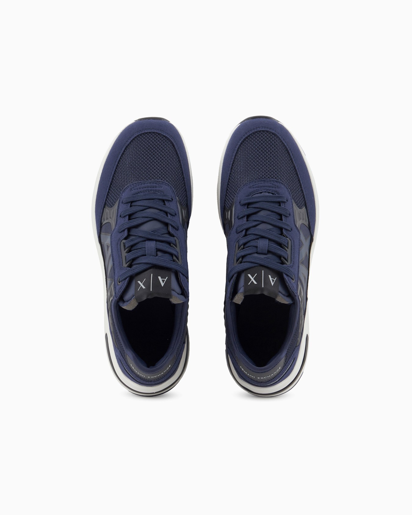 Zapatillas con suela alta y logo Diapositiva 2