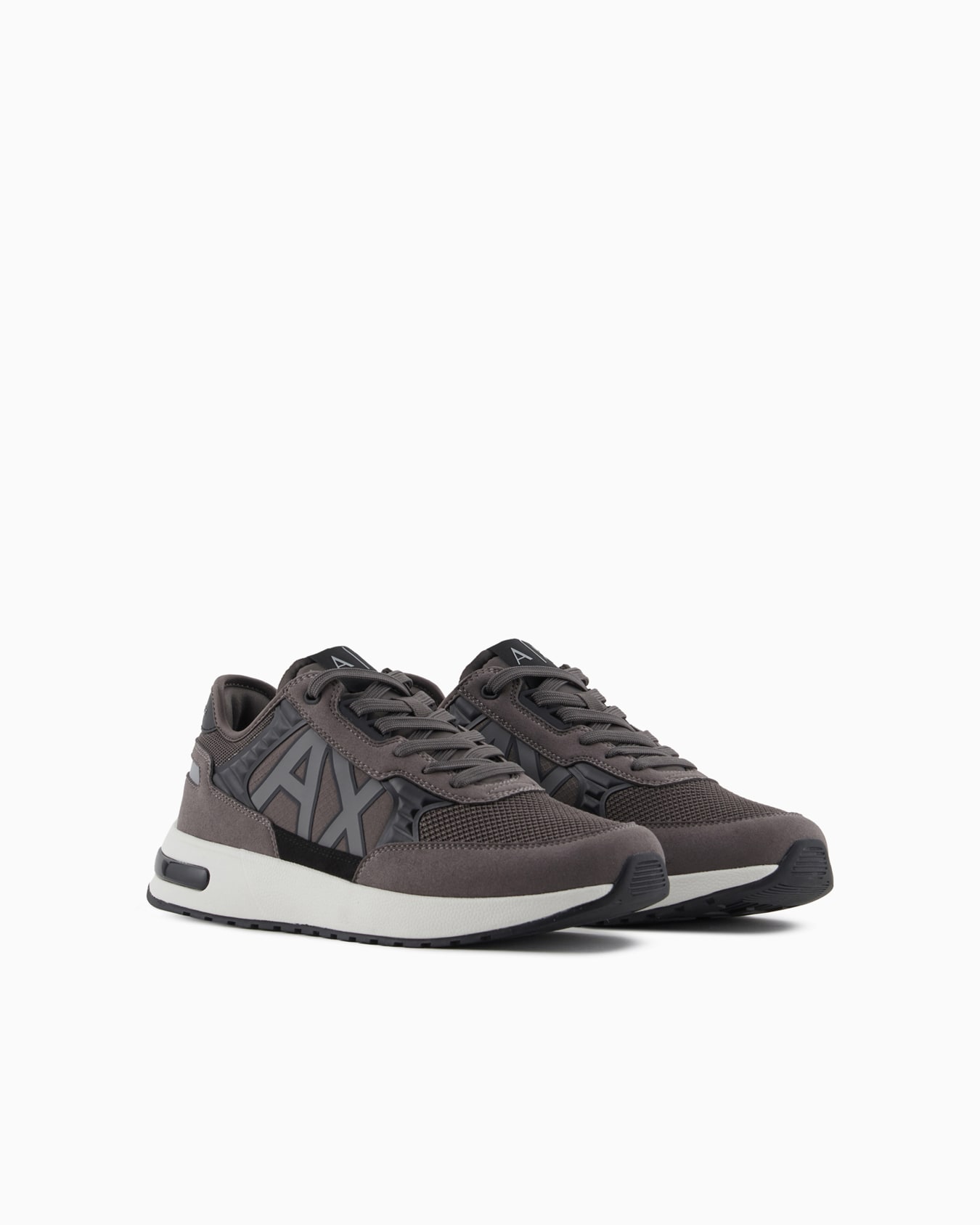 Zapatillas con suela alta y logo Diapositiva 1