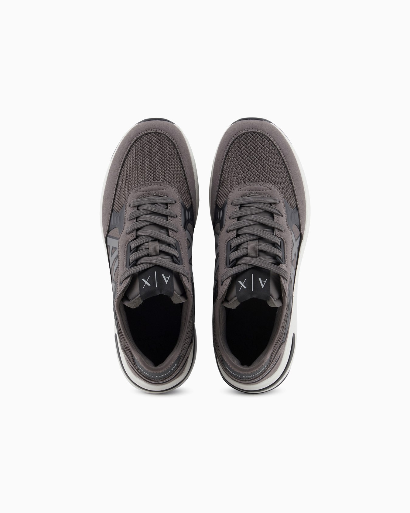 Zapatillas con suela alta y logo Diapositiva 2