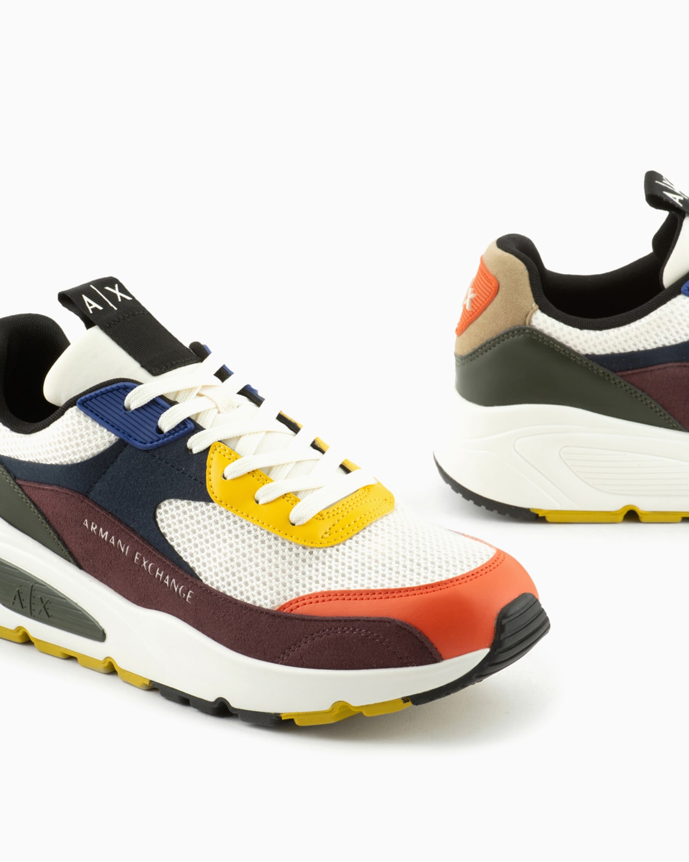 Zapatillas deportivas en tejido técnico, malla y ante. Diapositiva 4