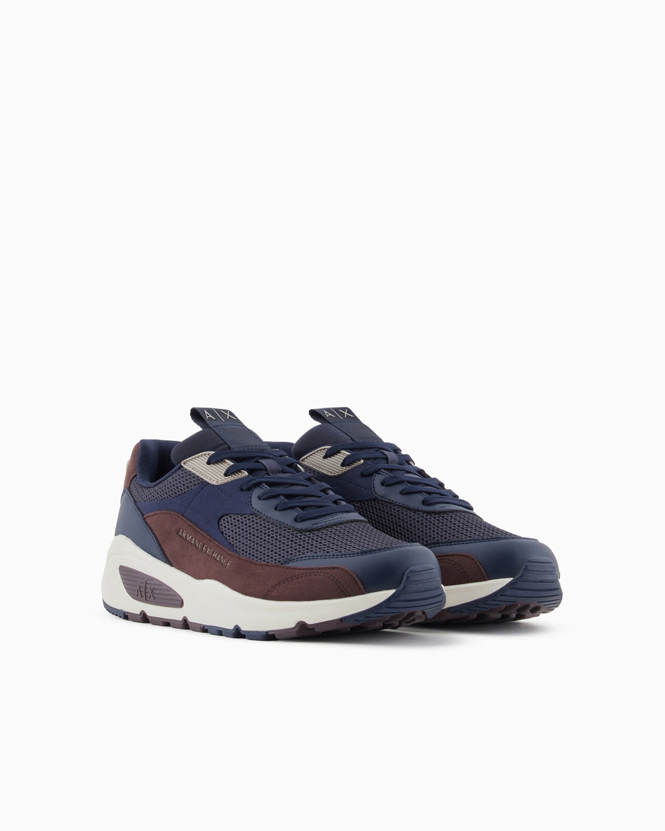Sneakers with logo Slide 1