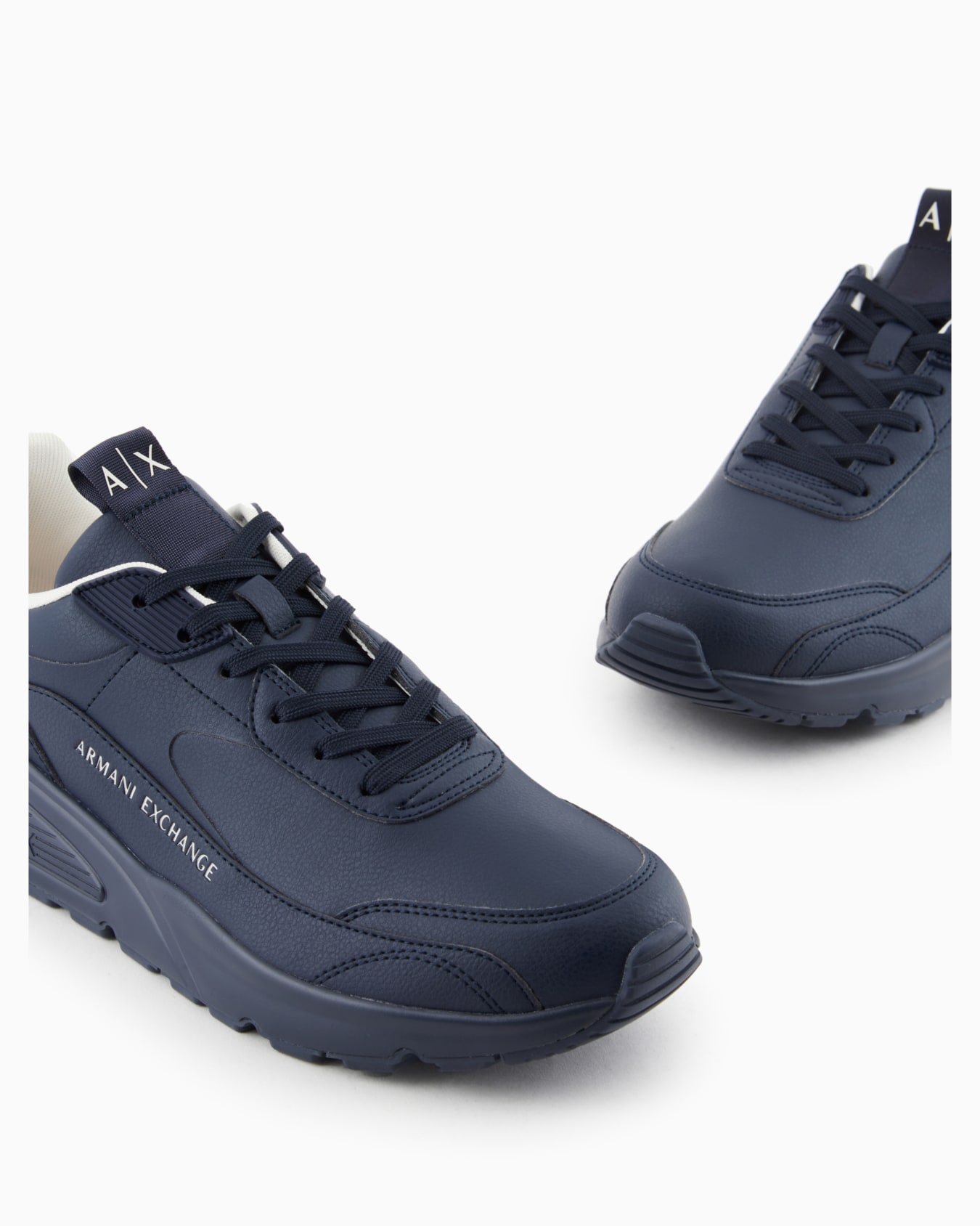 Sneakers with logo Diapositiva 4