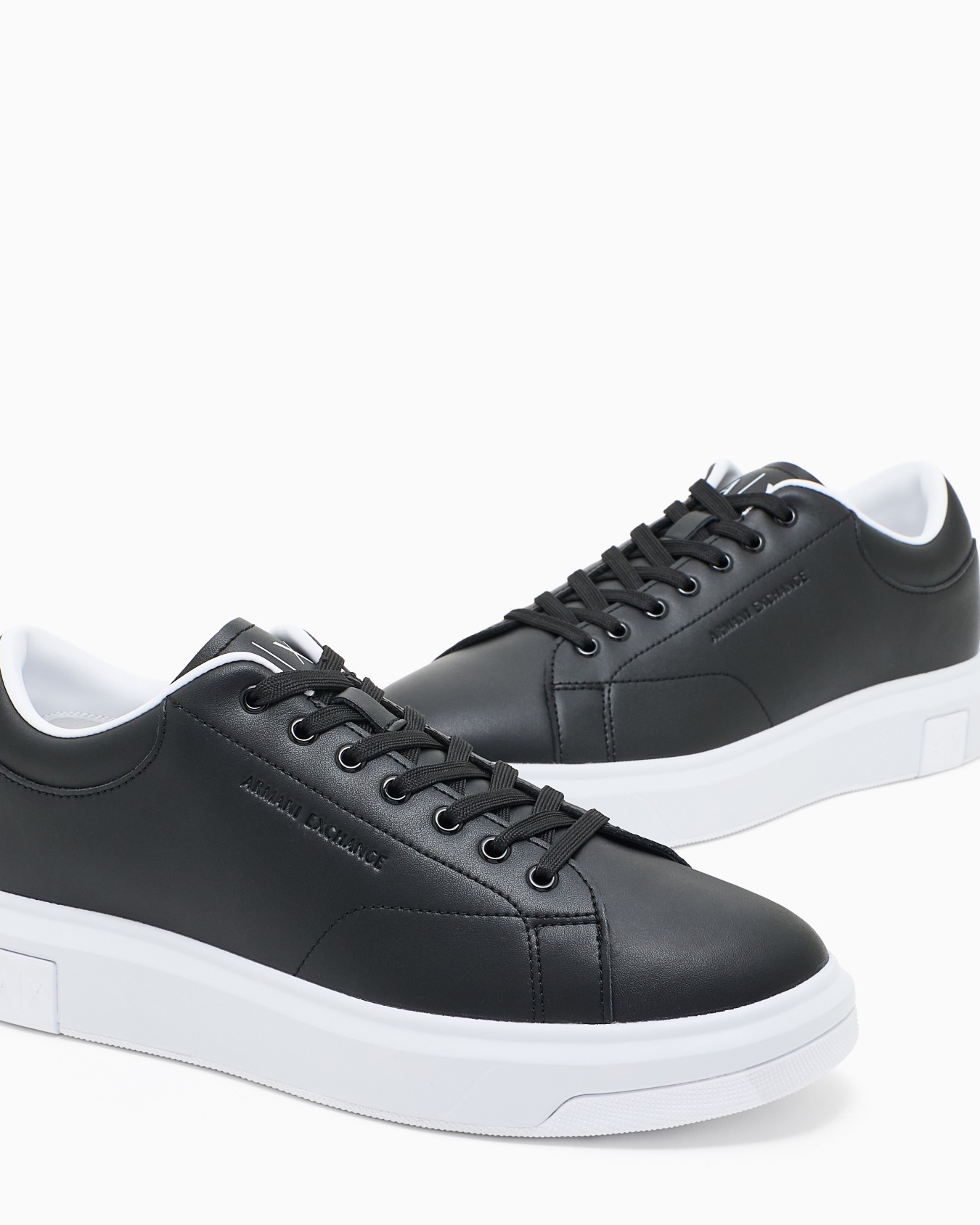 Sneakers con texture liscia Slide 4