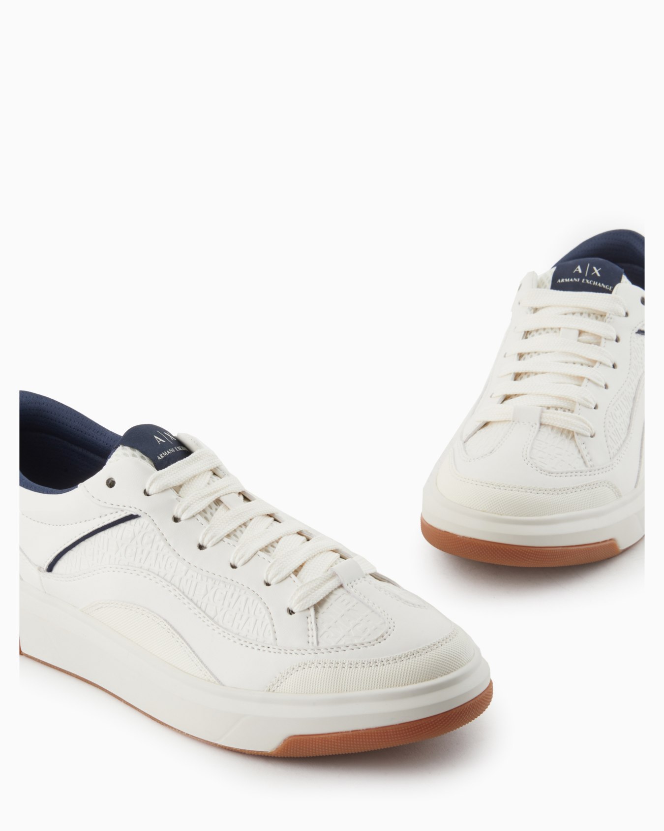 Sneakers with logo Diapositiva 4