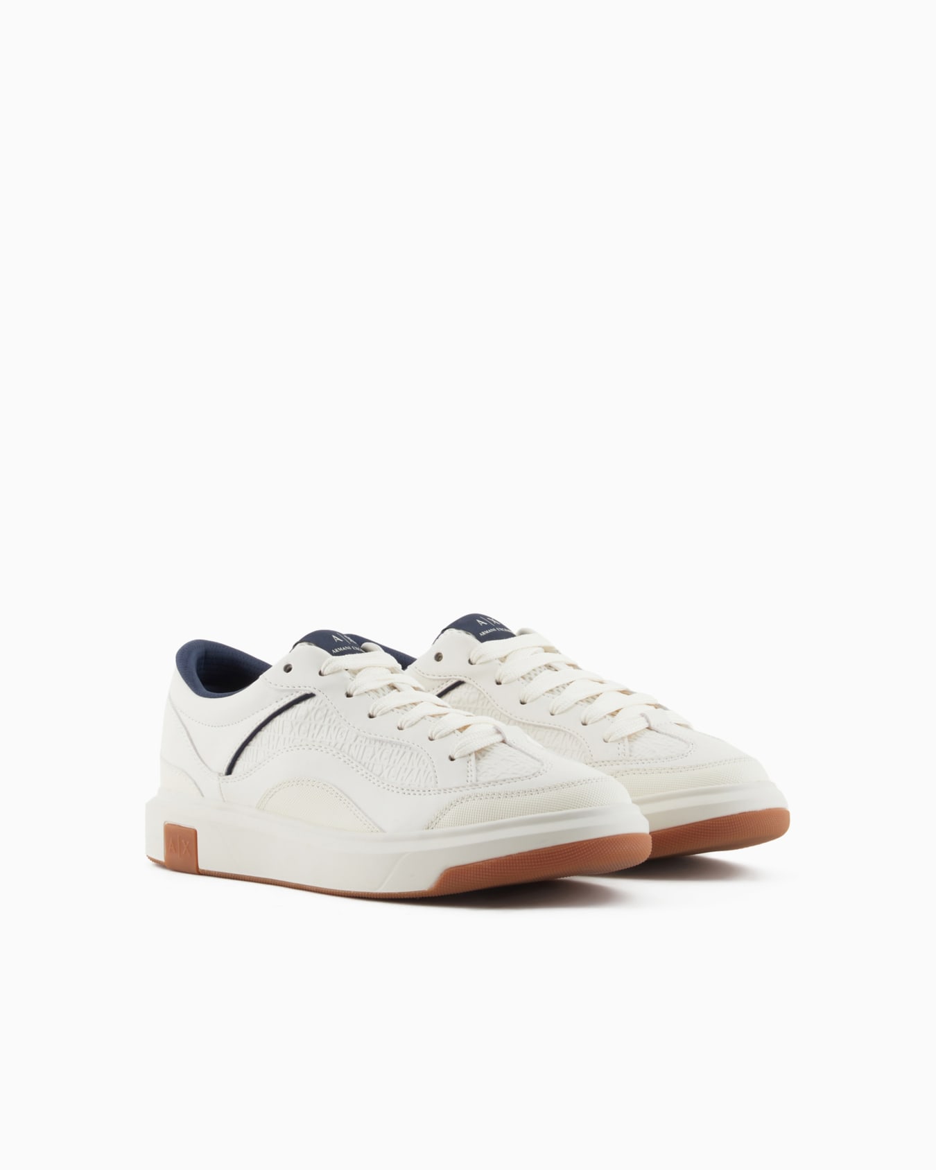 Sneakers with logo Diapositiva 1