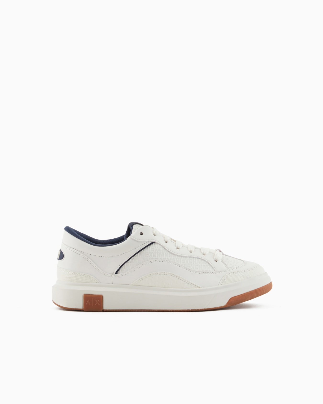 Sneakers with logo Diapositiva 0