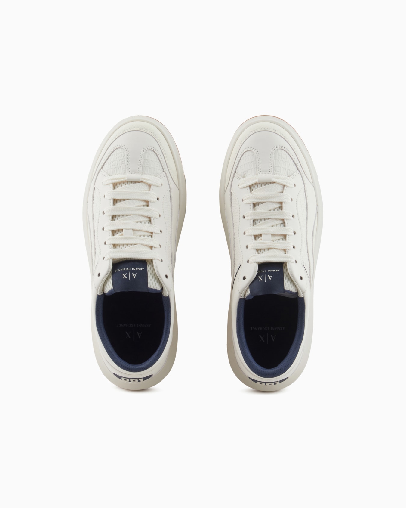 Sneakers with logo Diapositiva 2