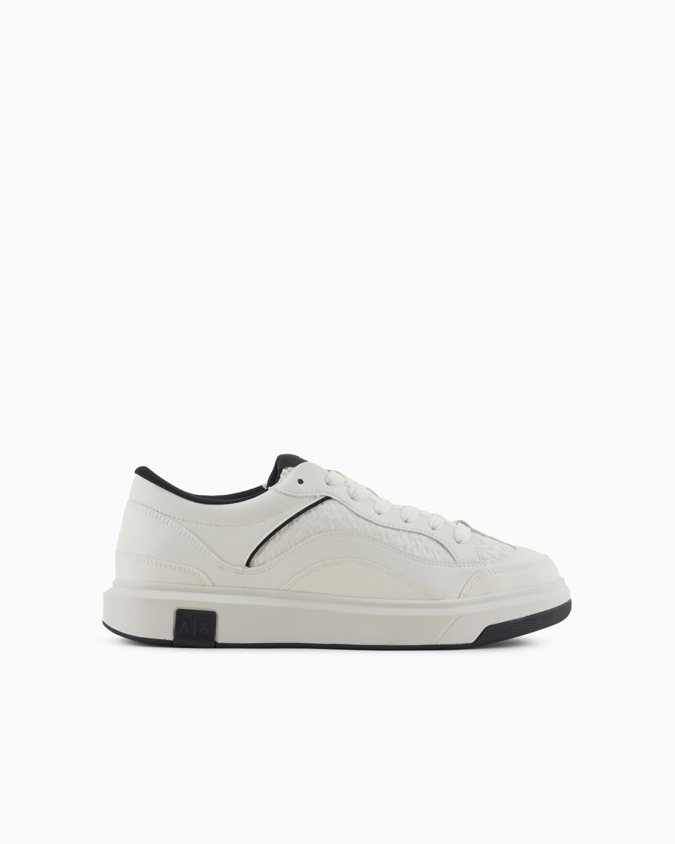 Baskets avec tige avec monogramme ton sur ton Diapositive 0