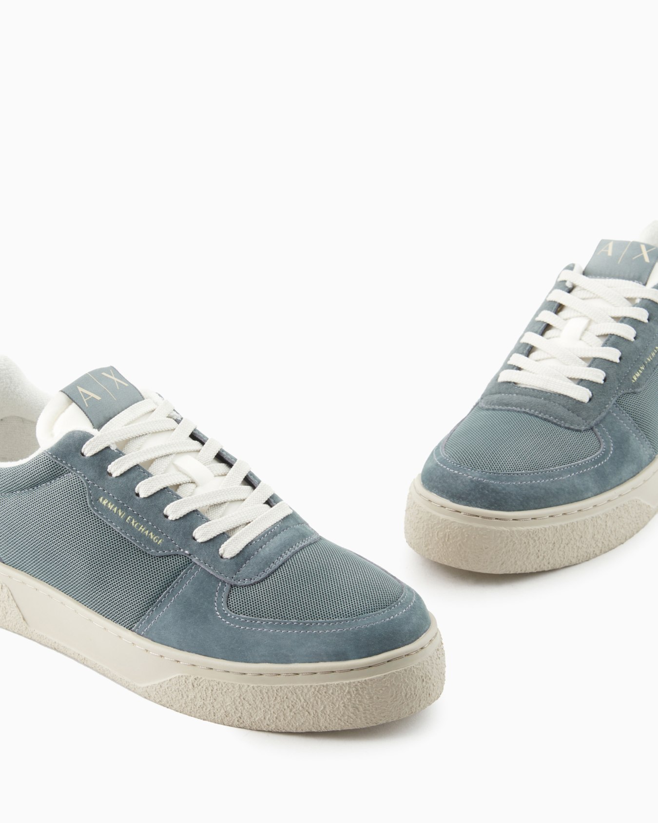 Sneakers with logo Diapositiva 4