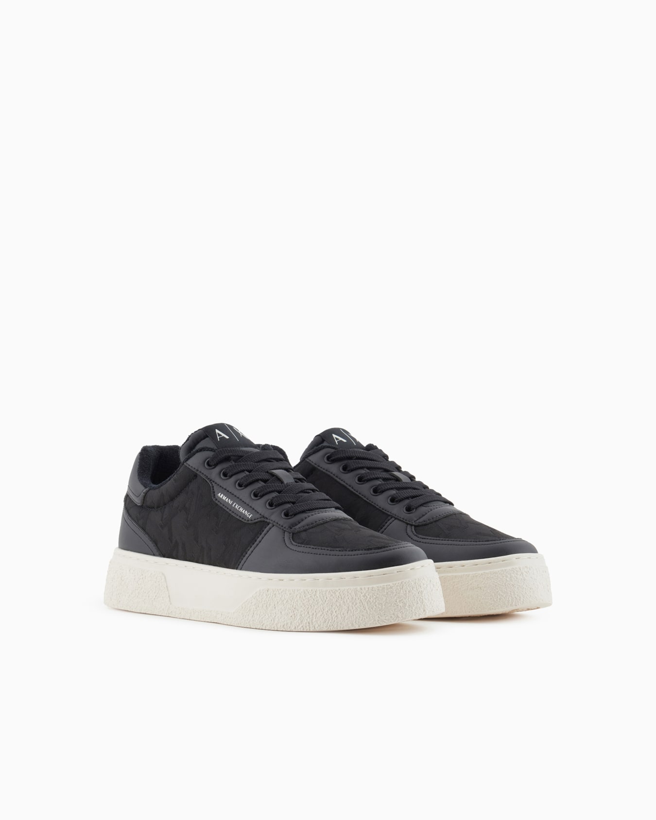 Zapatillas de tela con logo por toda la prenda Diapositiva 1