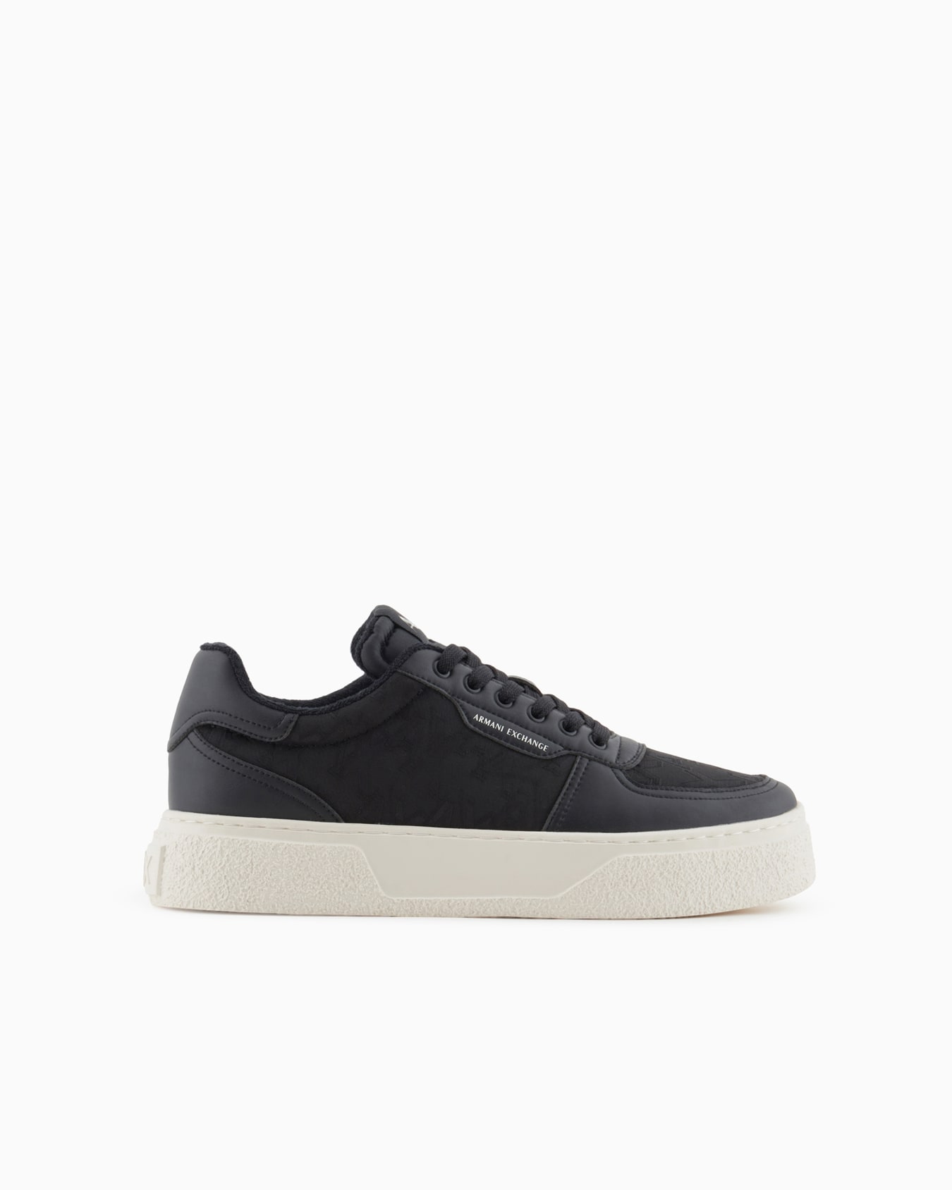 Zapatillas de tela con logo por toda la prenda Diapositiva 0