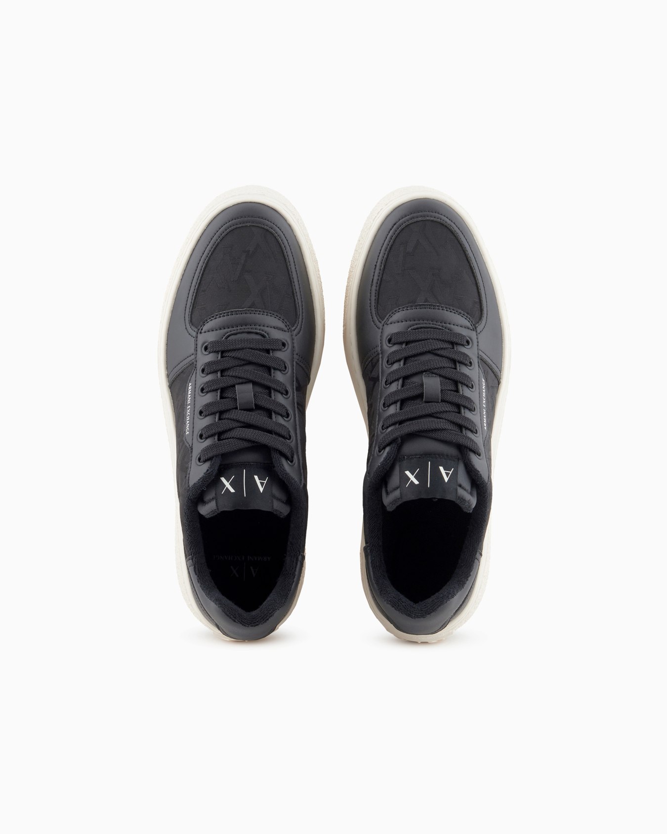 Zapatillas de tela con logo por toda la prenda Diapositiva 2