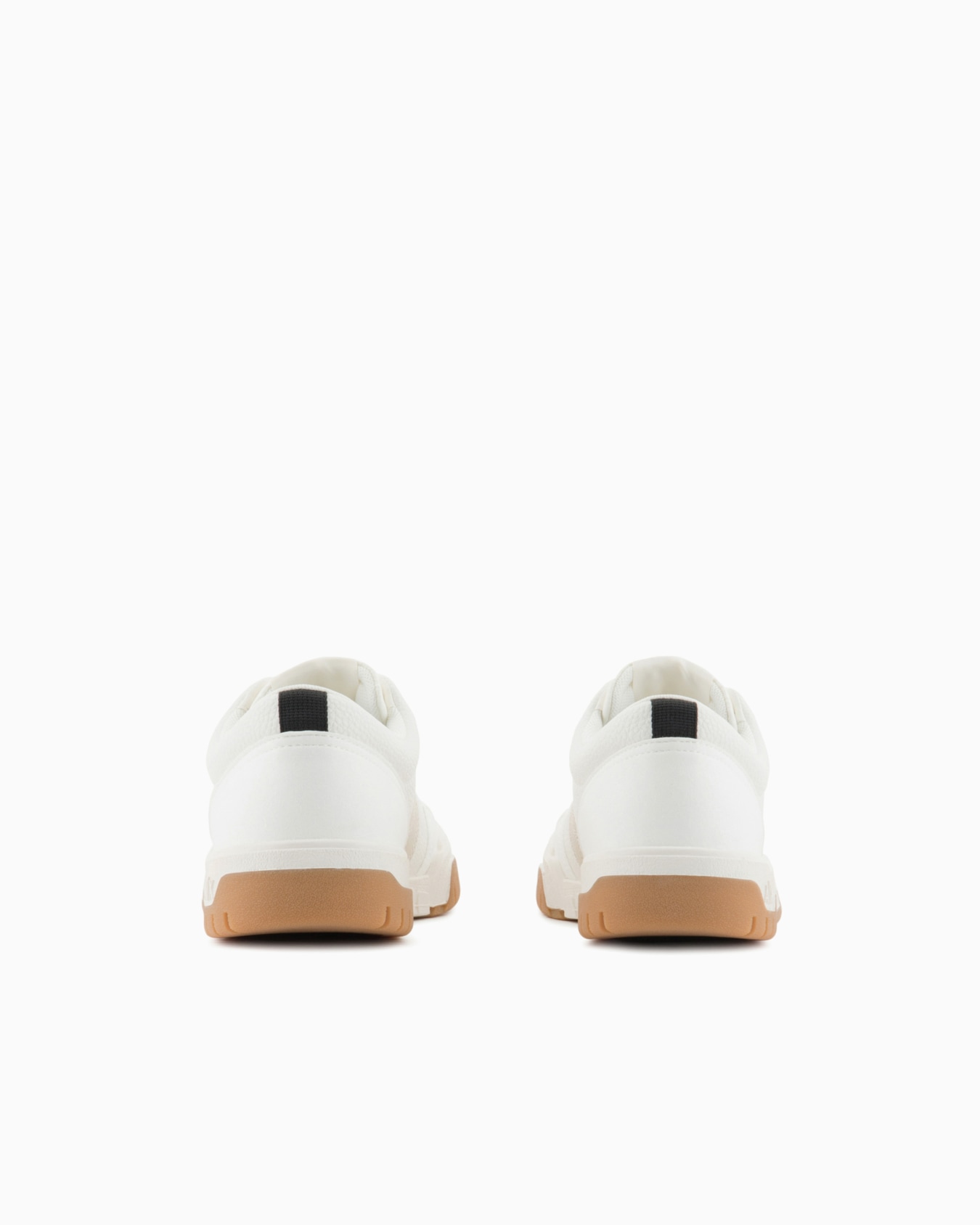 Sneakers with logo Diapositiva 3