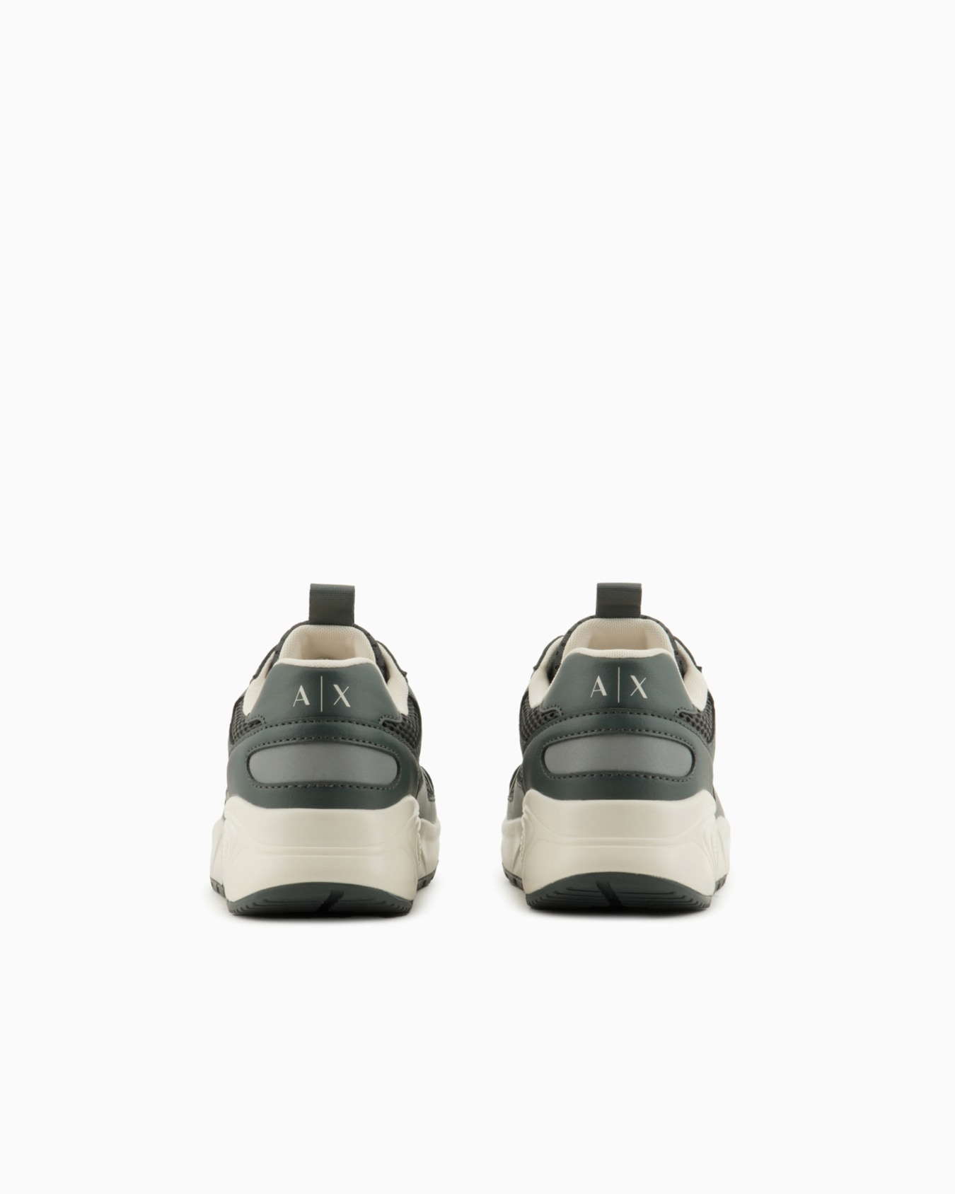 Sneakers with logo Diapositiva 3