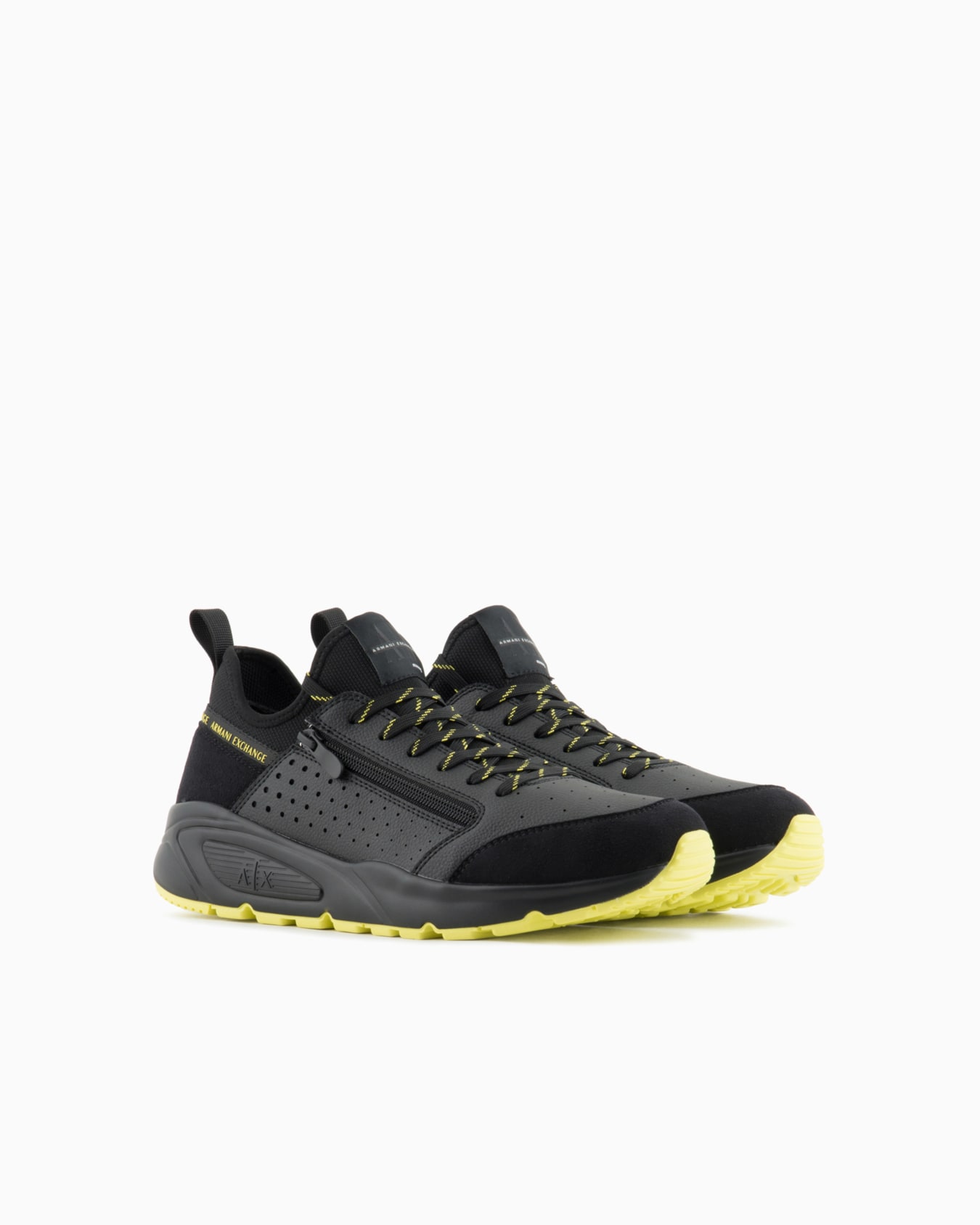Sneakers with logo Diapositiva 1